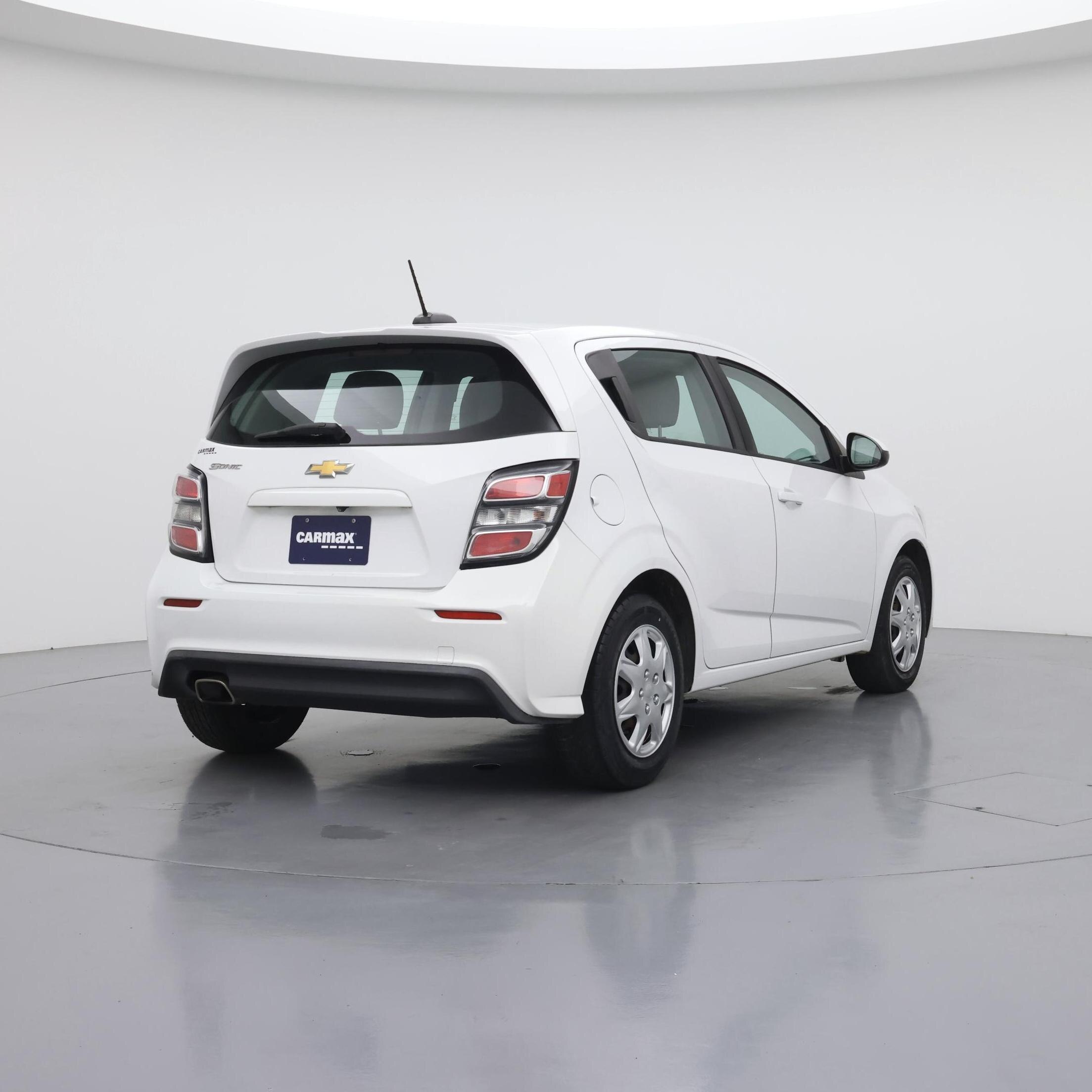 Thumbnail: 2017 Chevrolet Sonic - 8