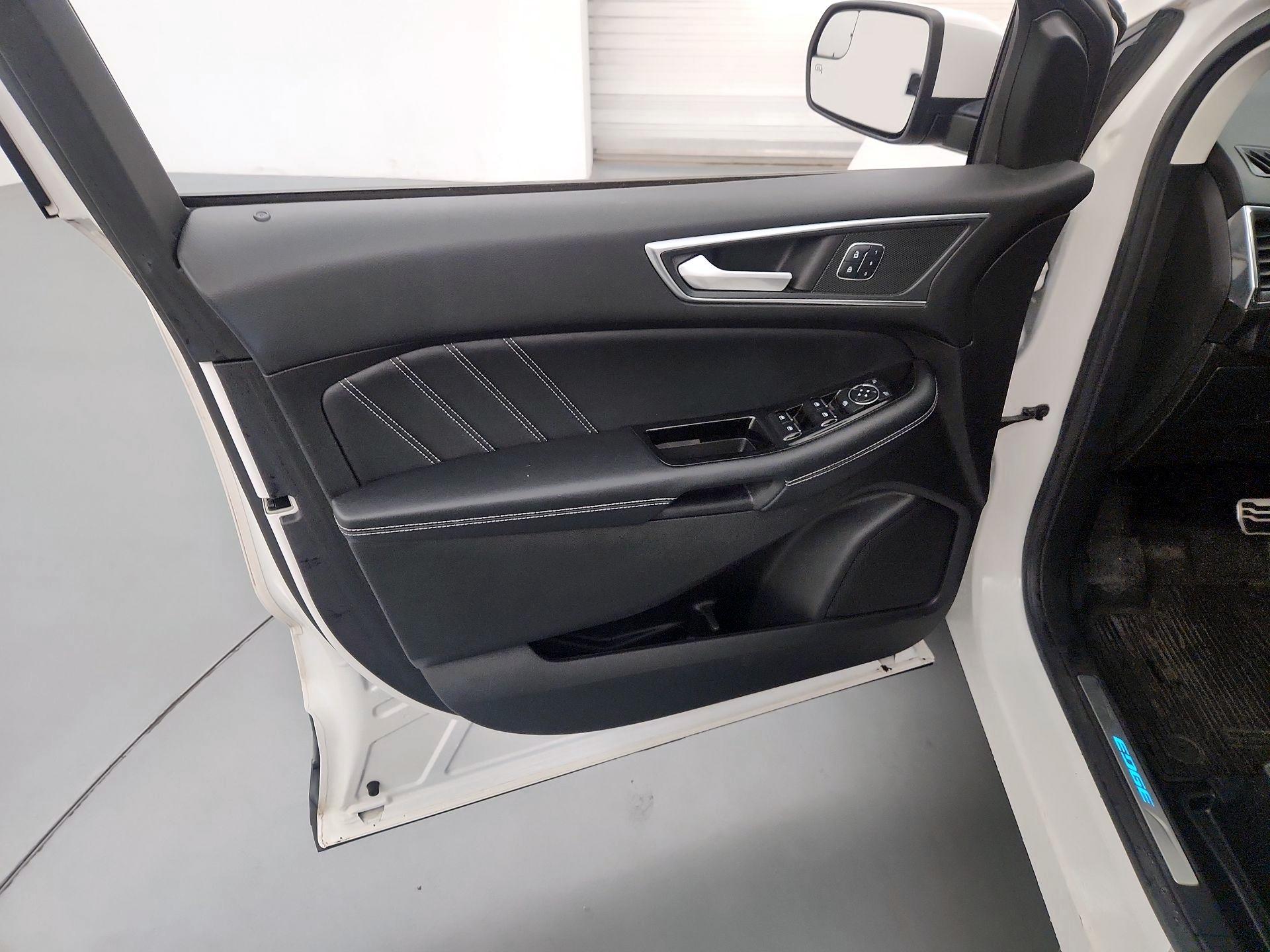 Thumbnail: 2018 Ford Edge - 12