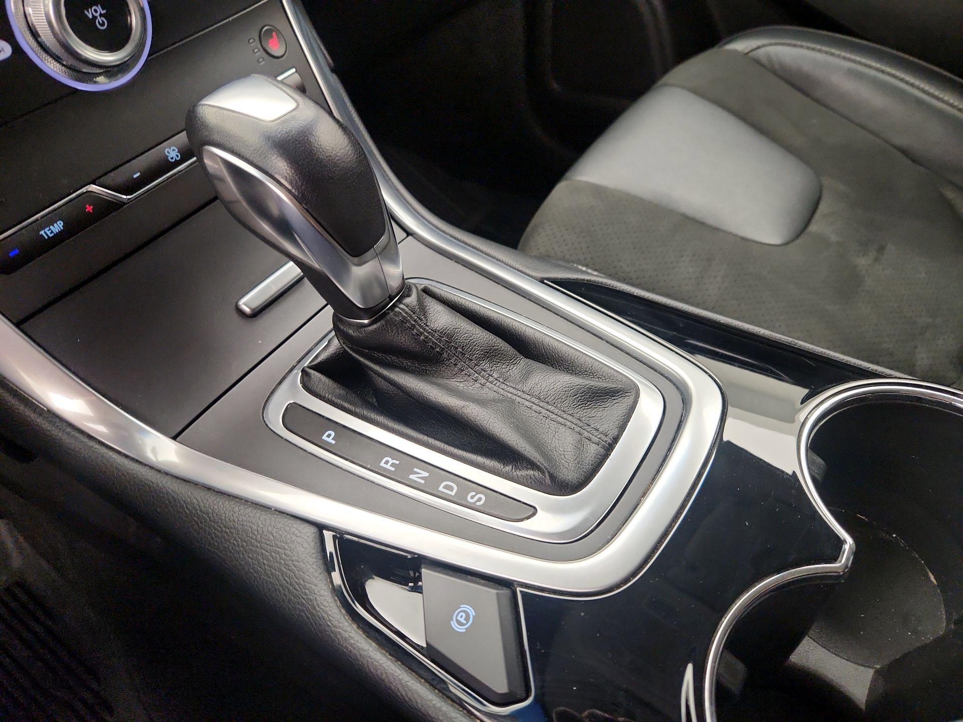 Thumbnail: 2018 Ford Edge - 18