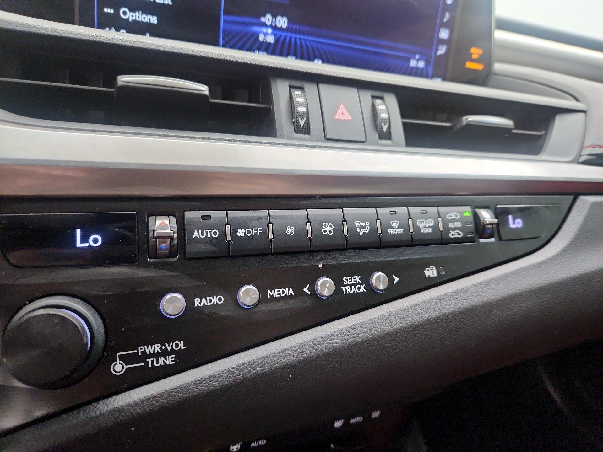 Thumbnail: 2020 Lexus ES - 17