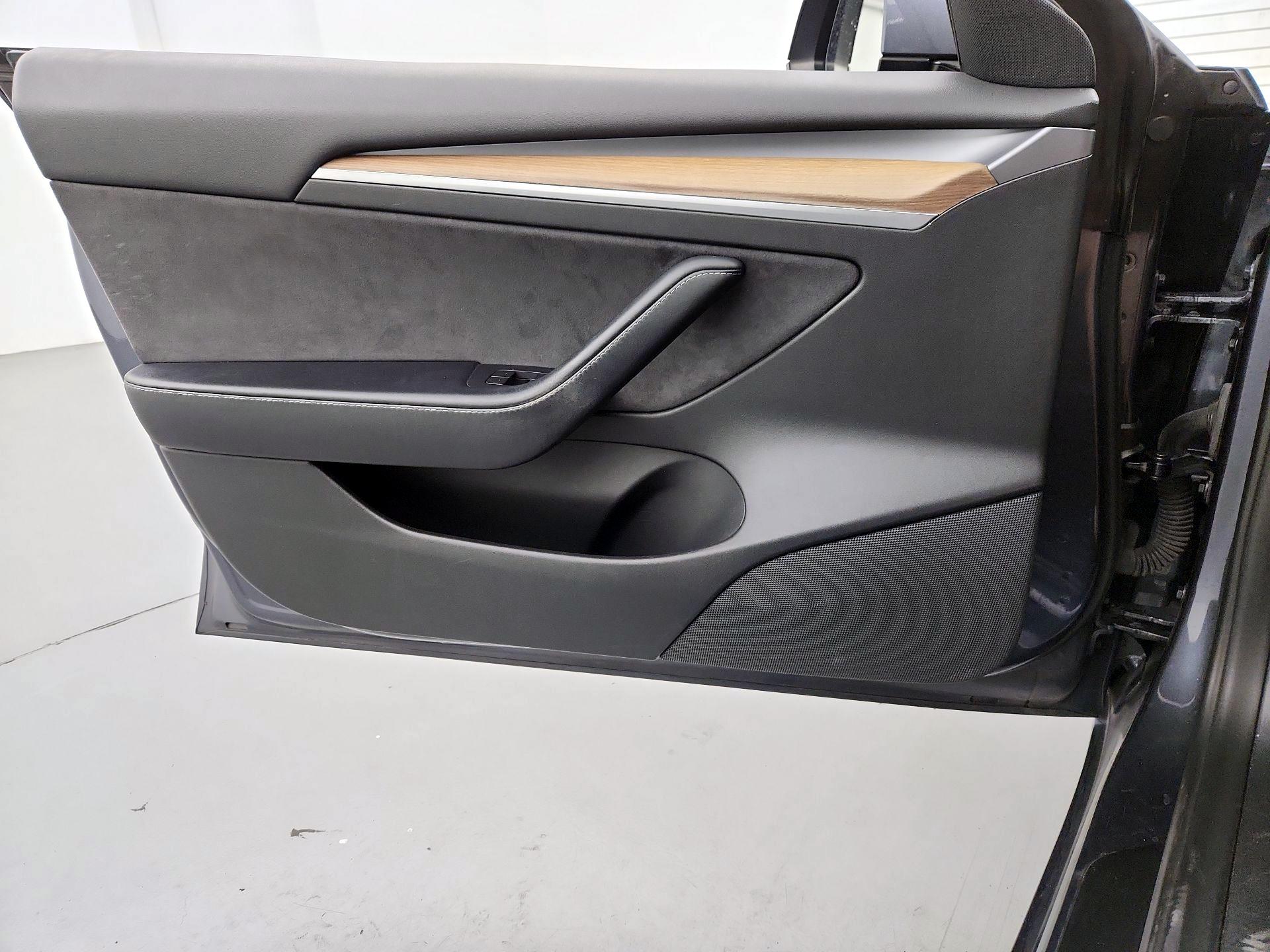 Thumbnail: 2022 Tesla Model 3 - 12