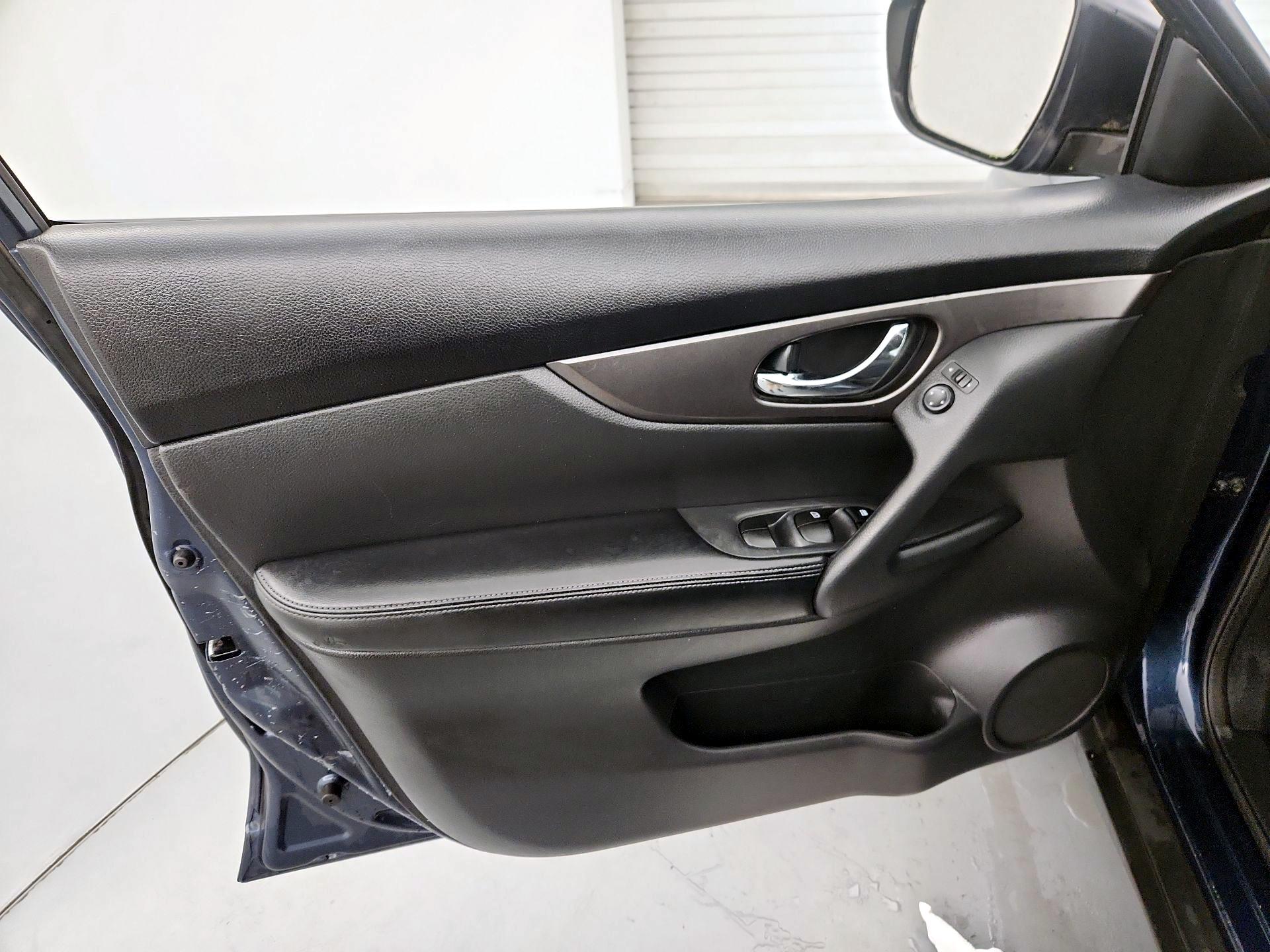 Thumbnail: 2016 Nissan Rogue - 12