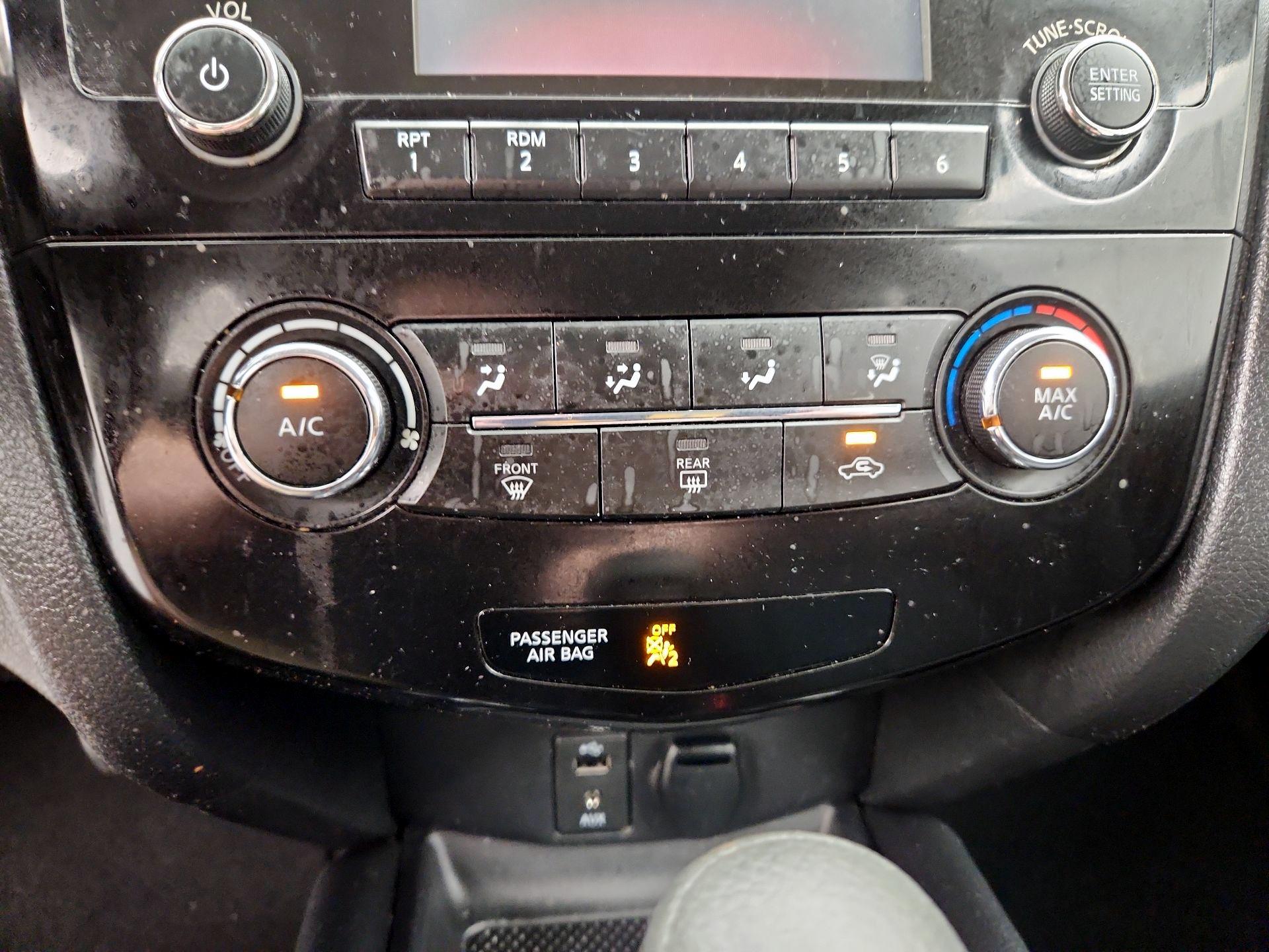 Thumbnail: 2016 Nissan Rogue - 16