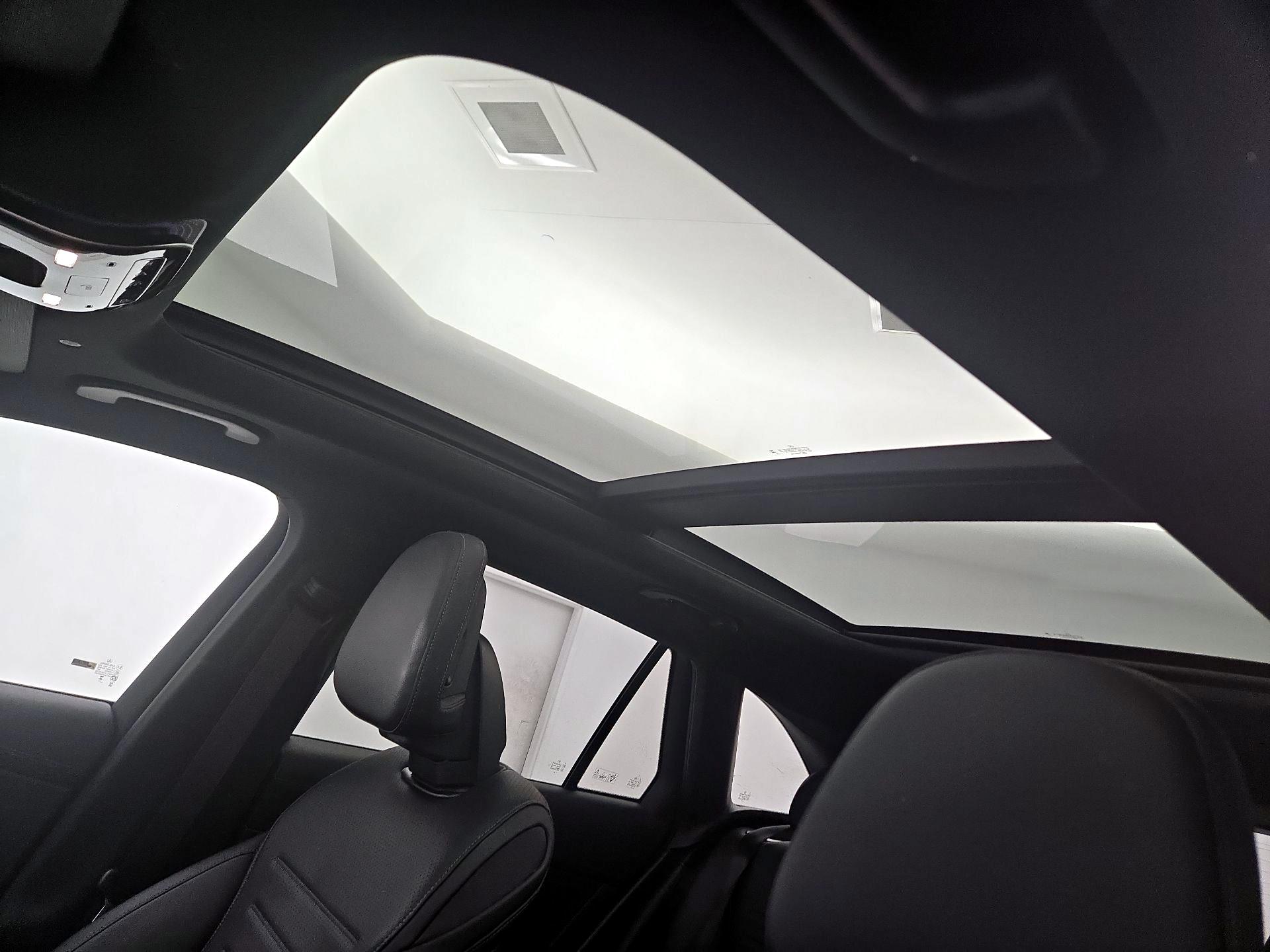 Thumbnail: 2023 Mercedes-Benz GLC - 20