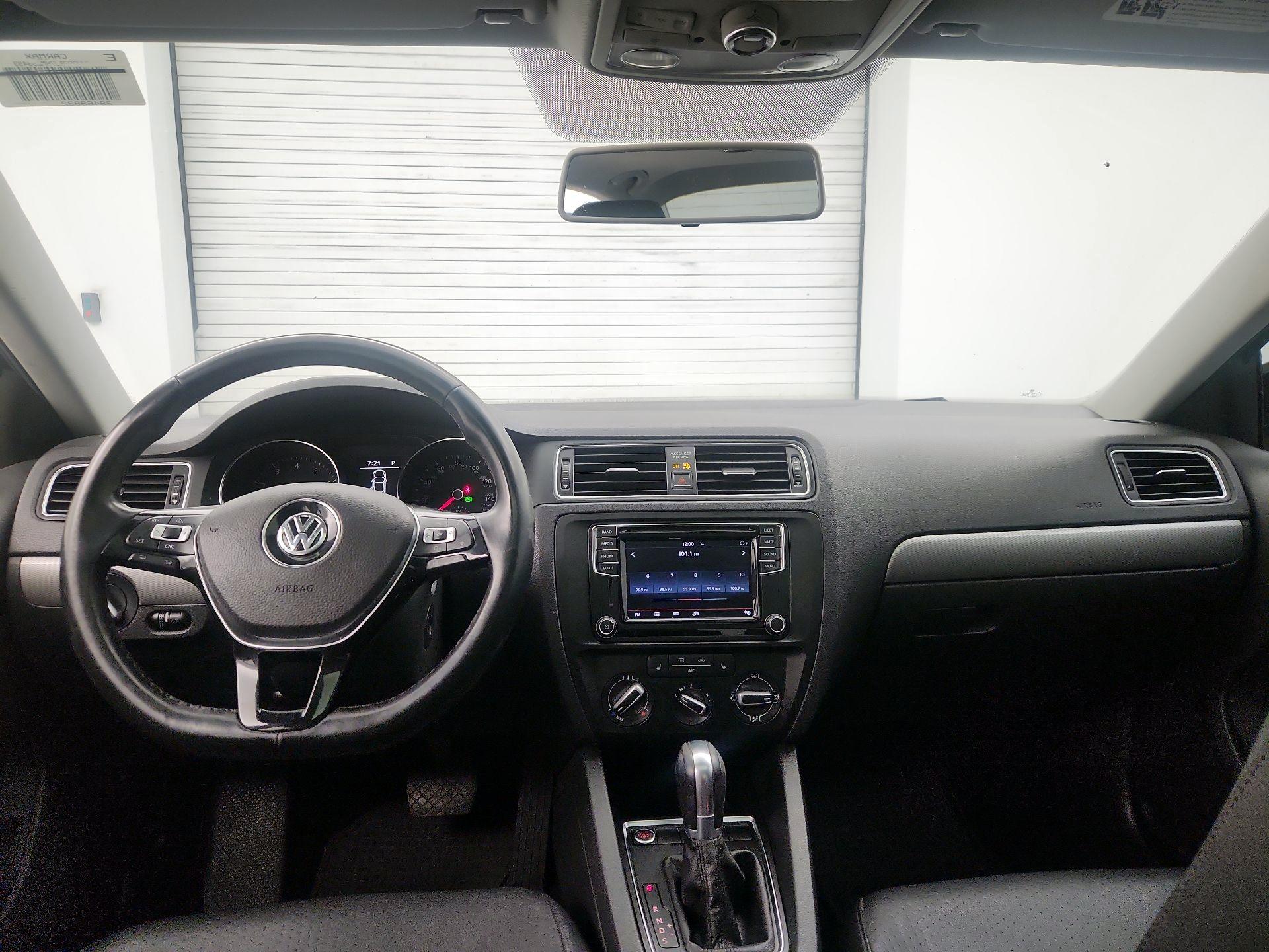 Thumbnail: 2017 Volkswagen Jetta - 9