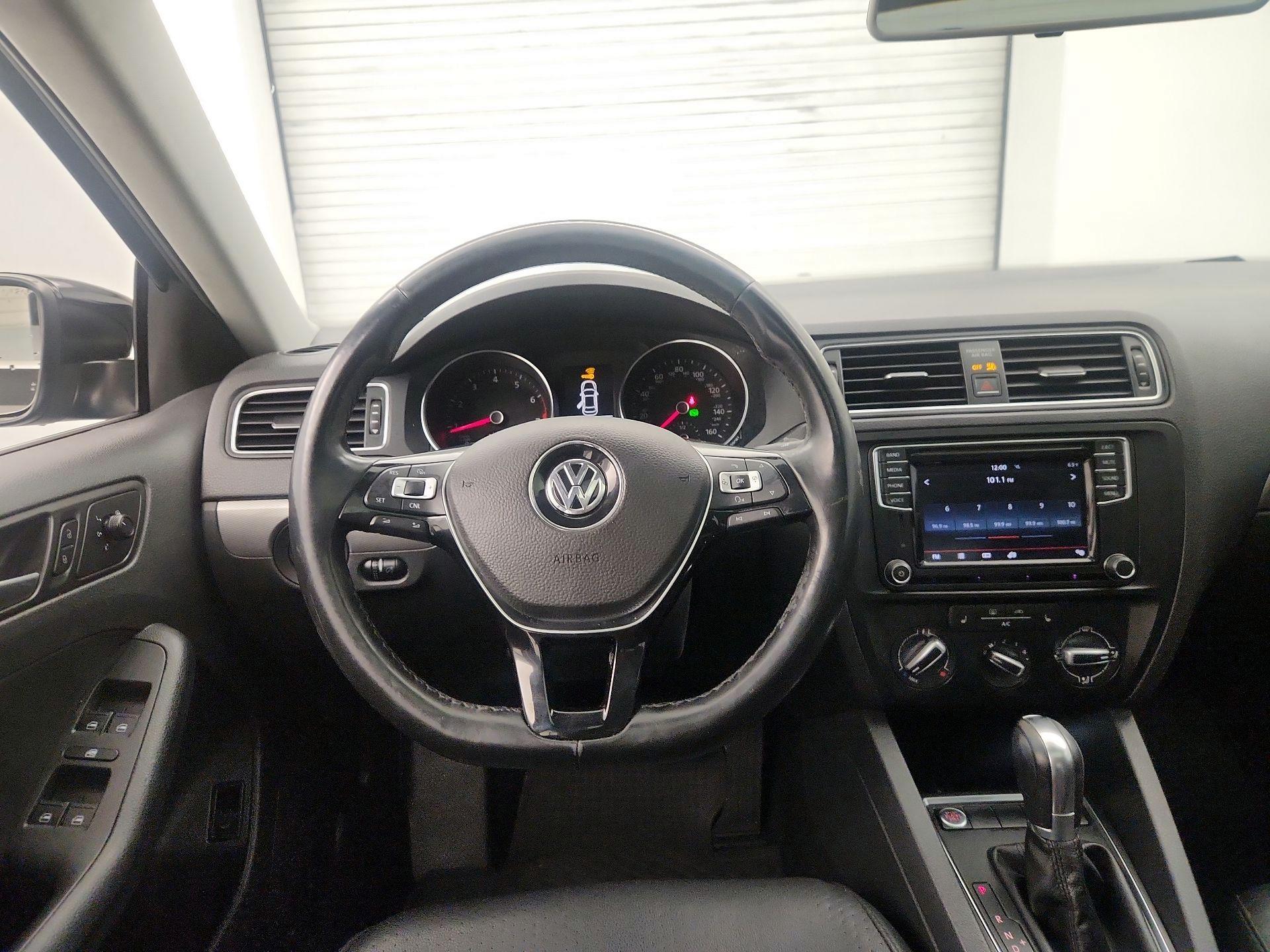 Thumbnail: 2017 Volkswagen Jetta - 10