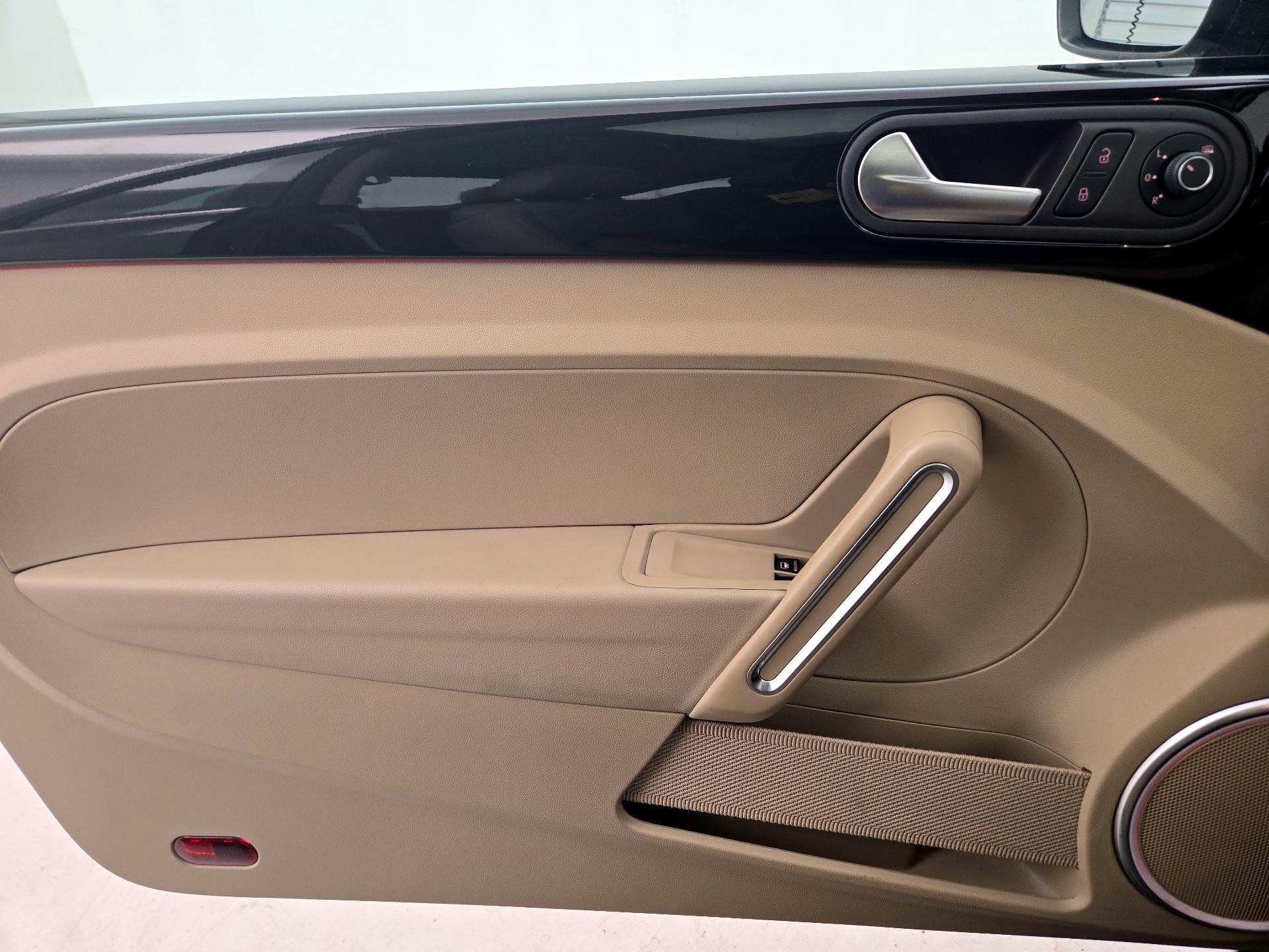 Thumbnail: 2019 Volkswagen Beetle - 12