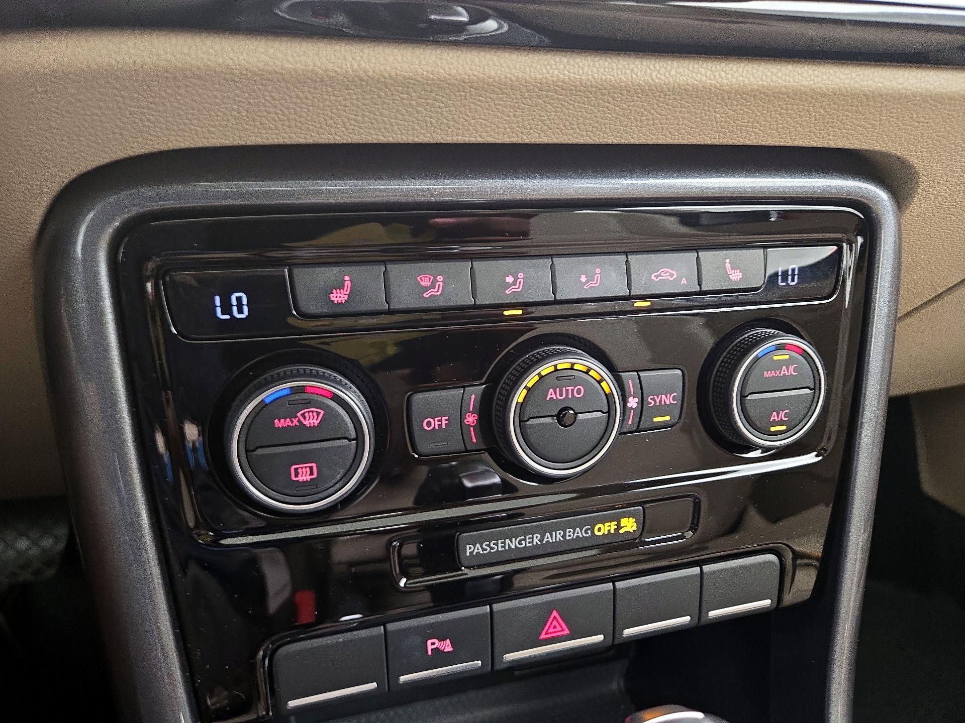 Thumbnail: 2019 Volkswagen Beetle - 17