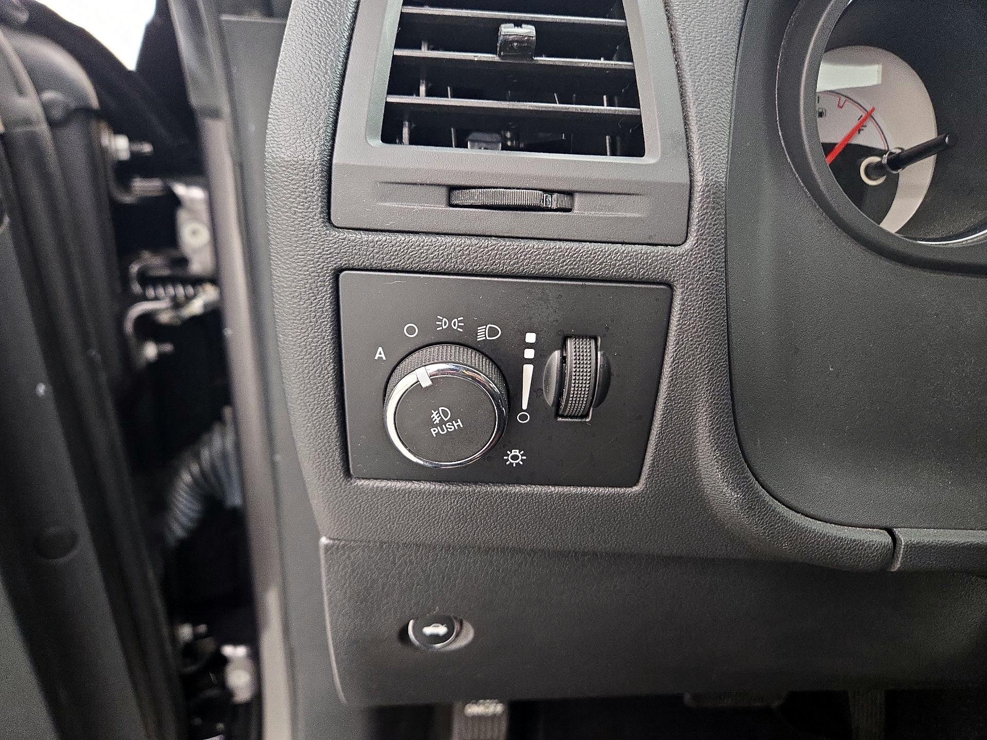 Thumbnail: 2014 Dodge Challenger - 13