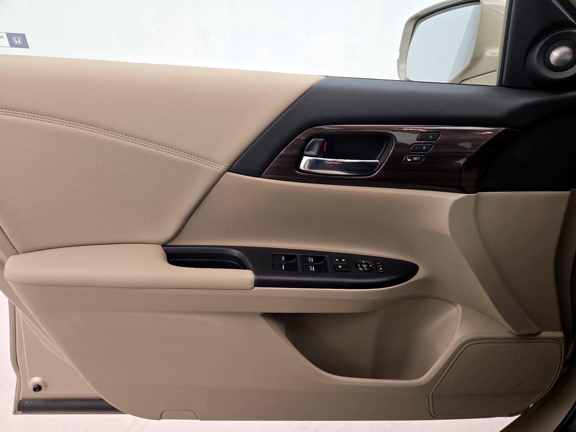 Thumbnail: 2017 Honda Accord - 12