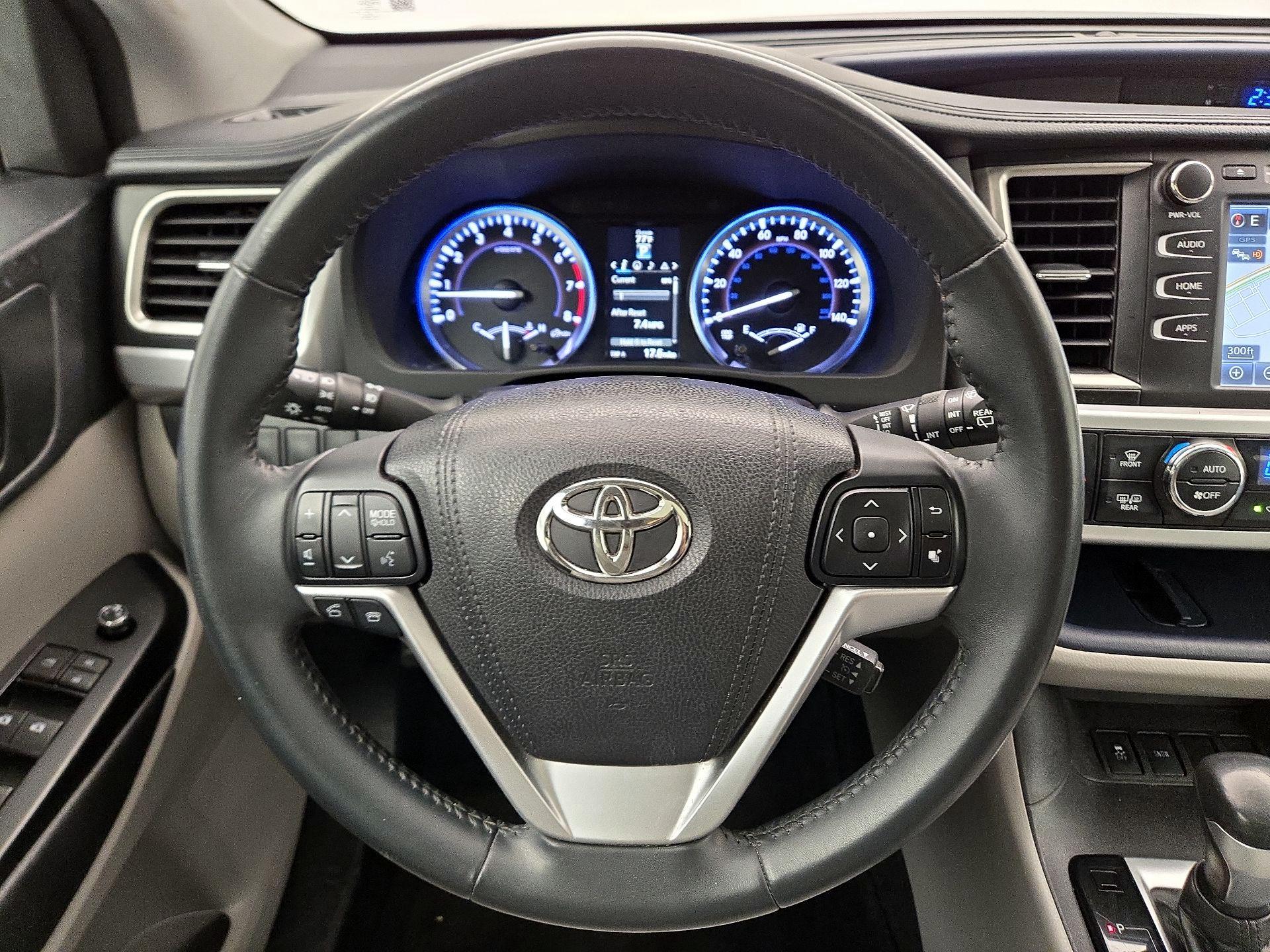 Thumbnail: 2016 Toyota Highlander - 10