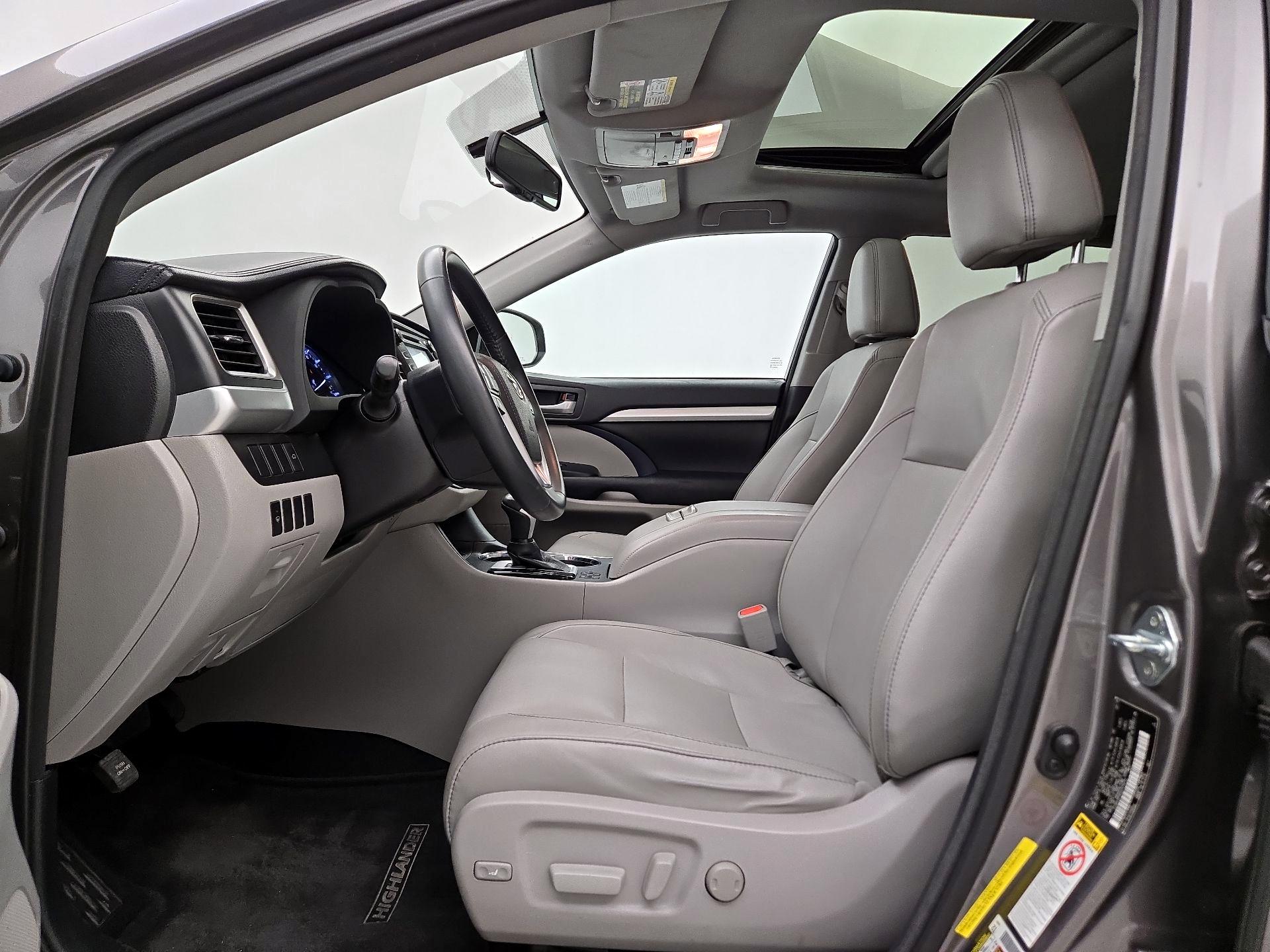 Thumbnail: 2016 Toyota Highlander - 11