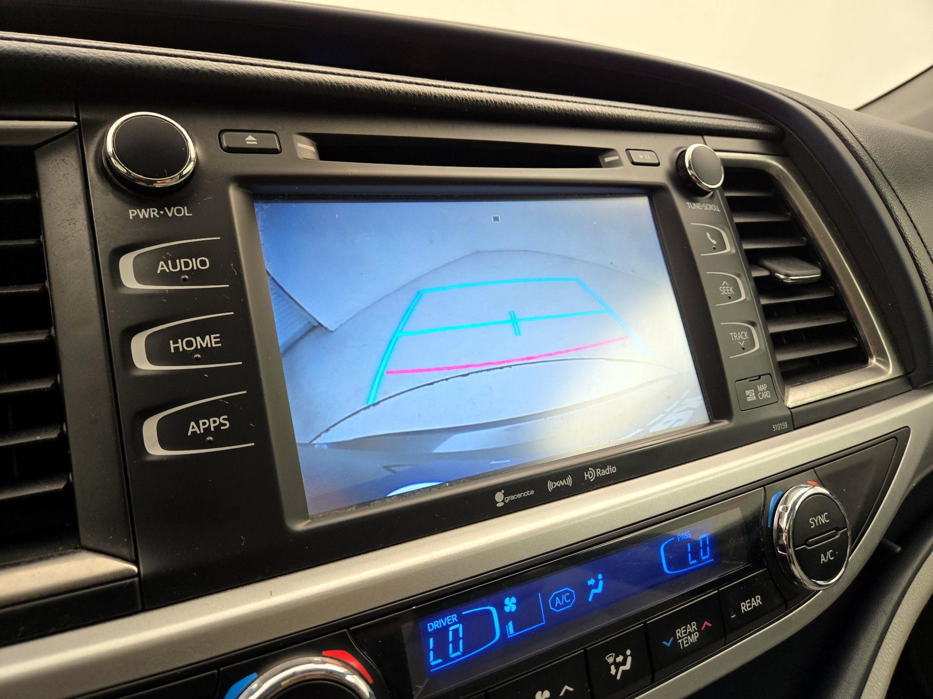 Thumbnail: 2016 Toyota Highlander - 15