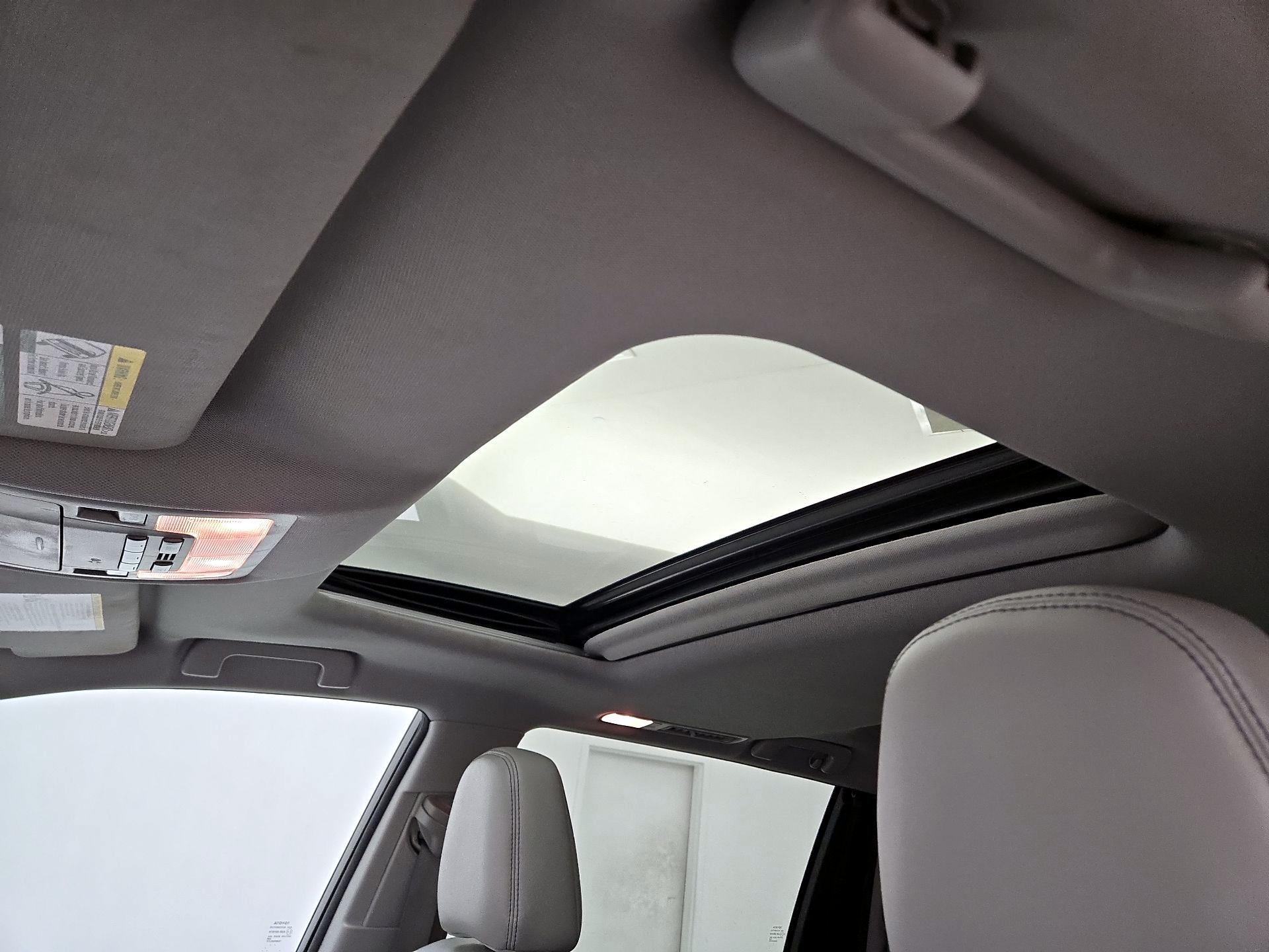 Thumbnail: 2016 Toyota Highlander - 20
