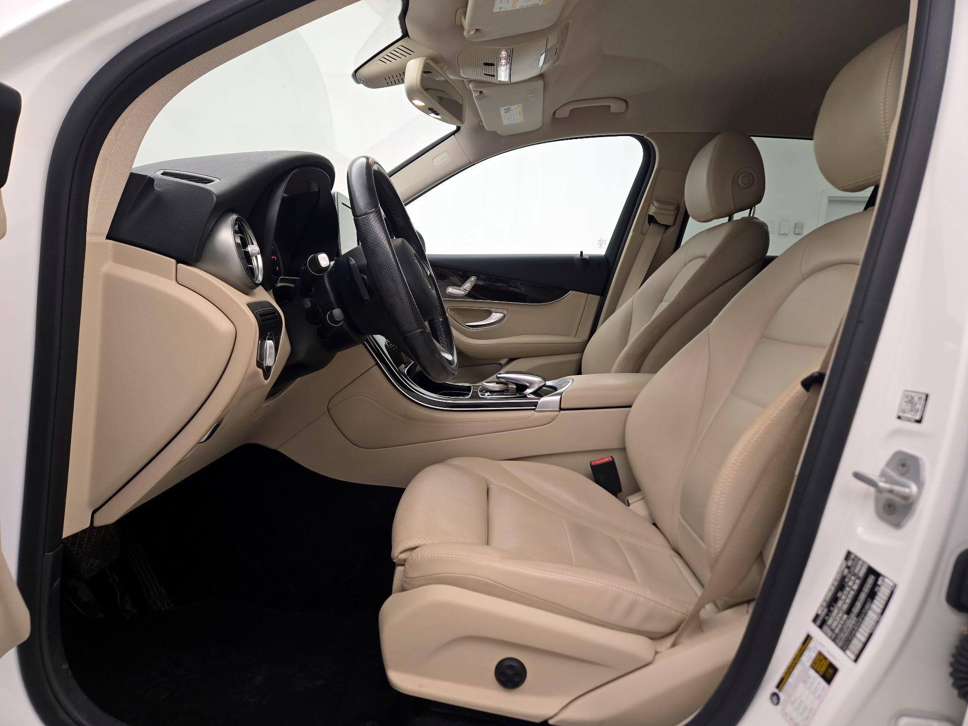 Thumbnail: 2016 Mercedes-Benz GLC - 11