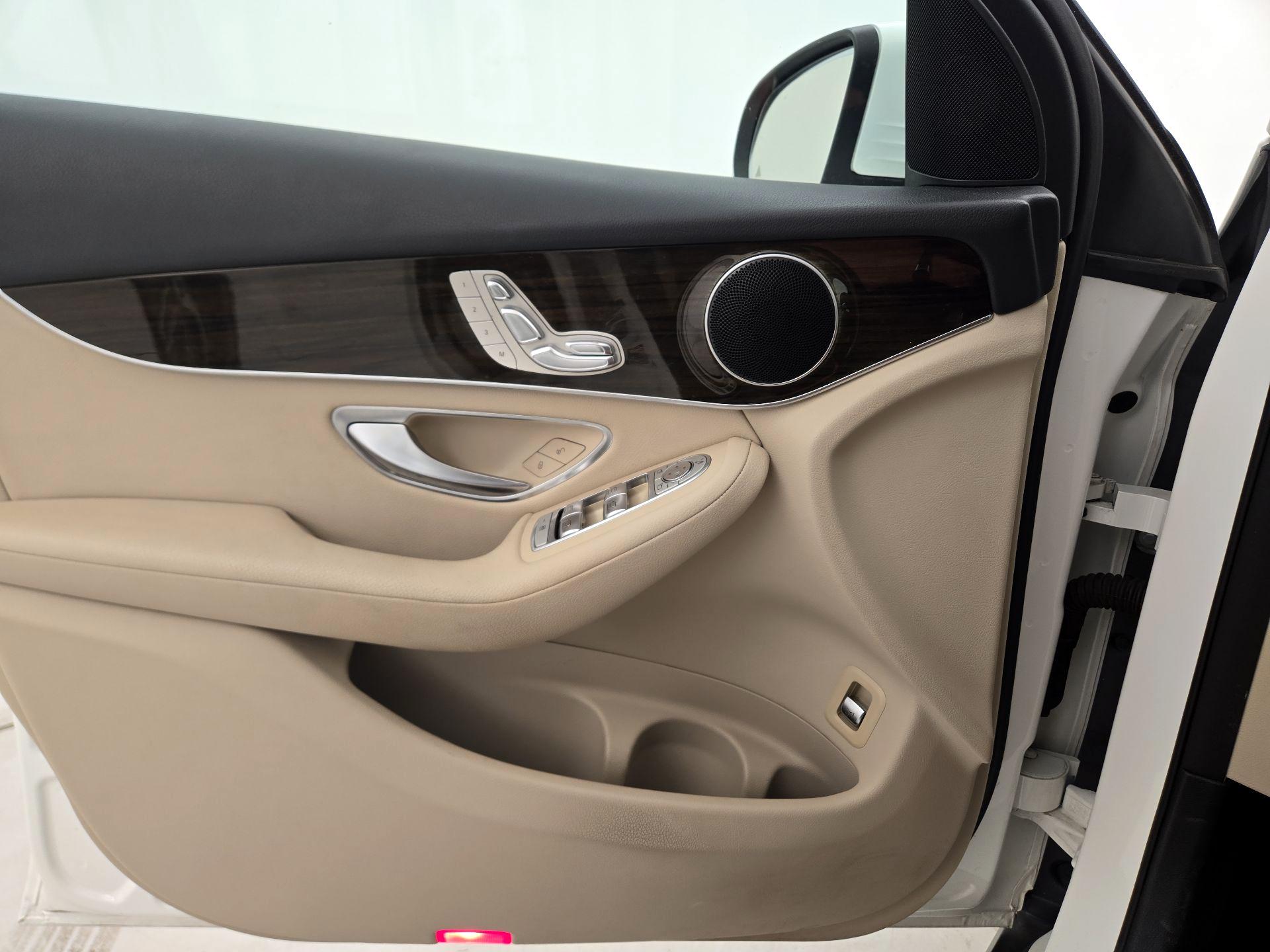 Thumbnail: 2016 Mercedes-Benz GLC - 12