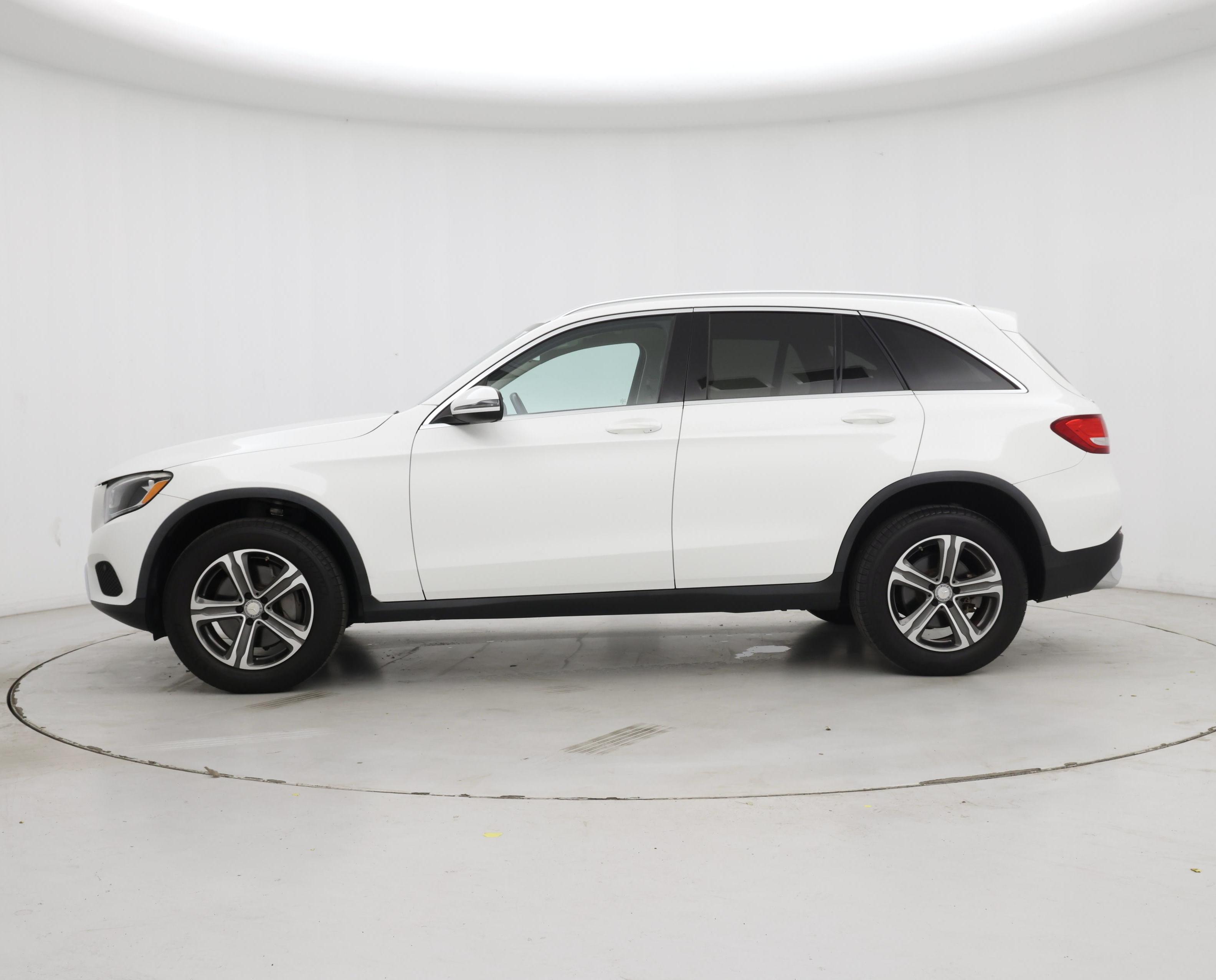 Thumbnail: 2016 Mercedes-Benz GLC - 3
