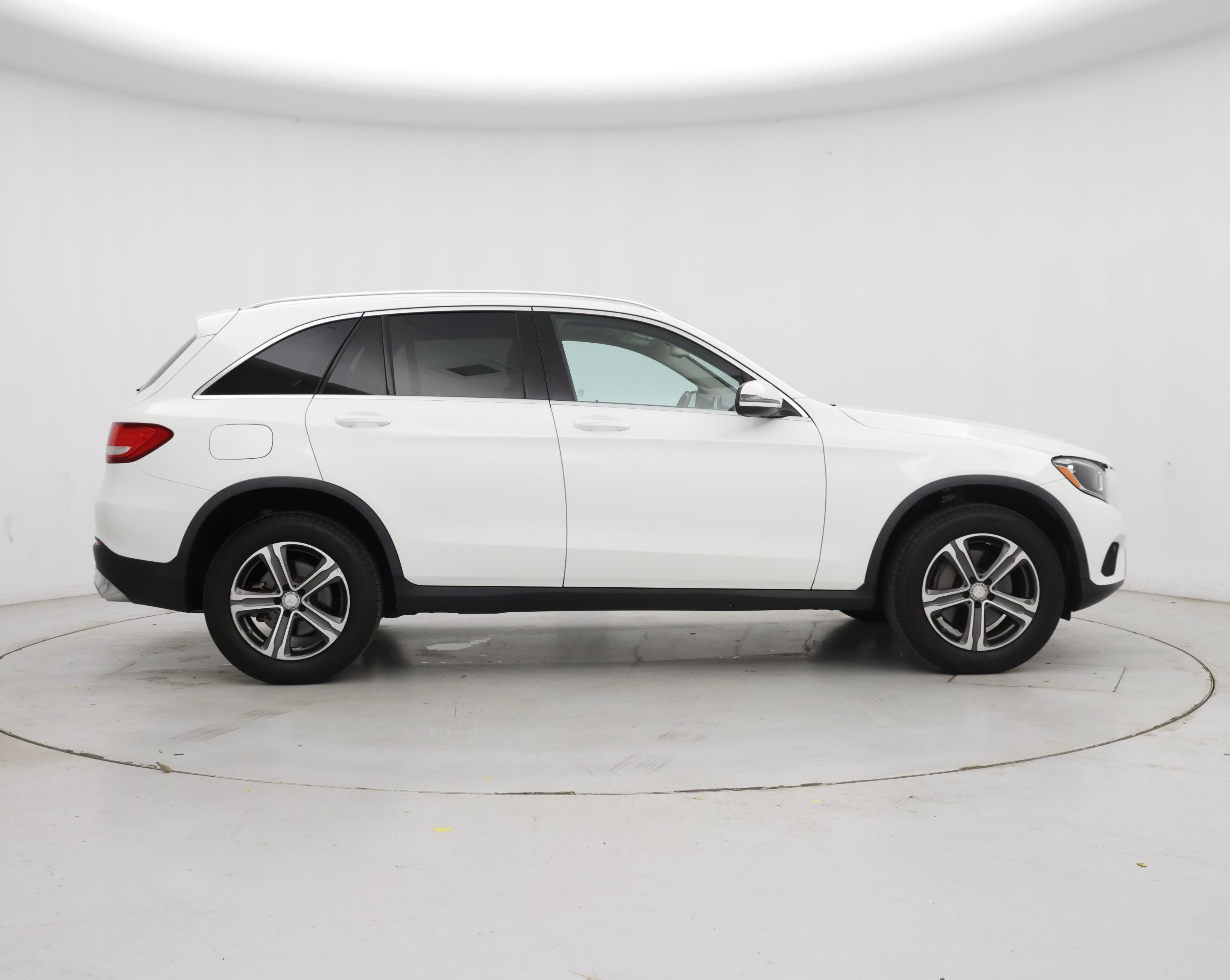 Thumbnail: 2016 Mercedes-Benz GLC - 7