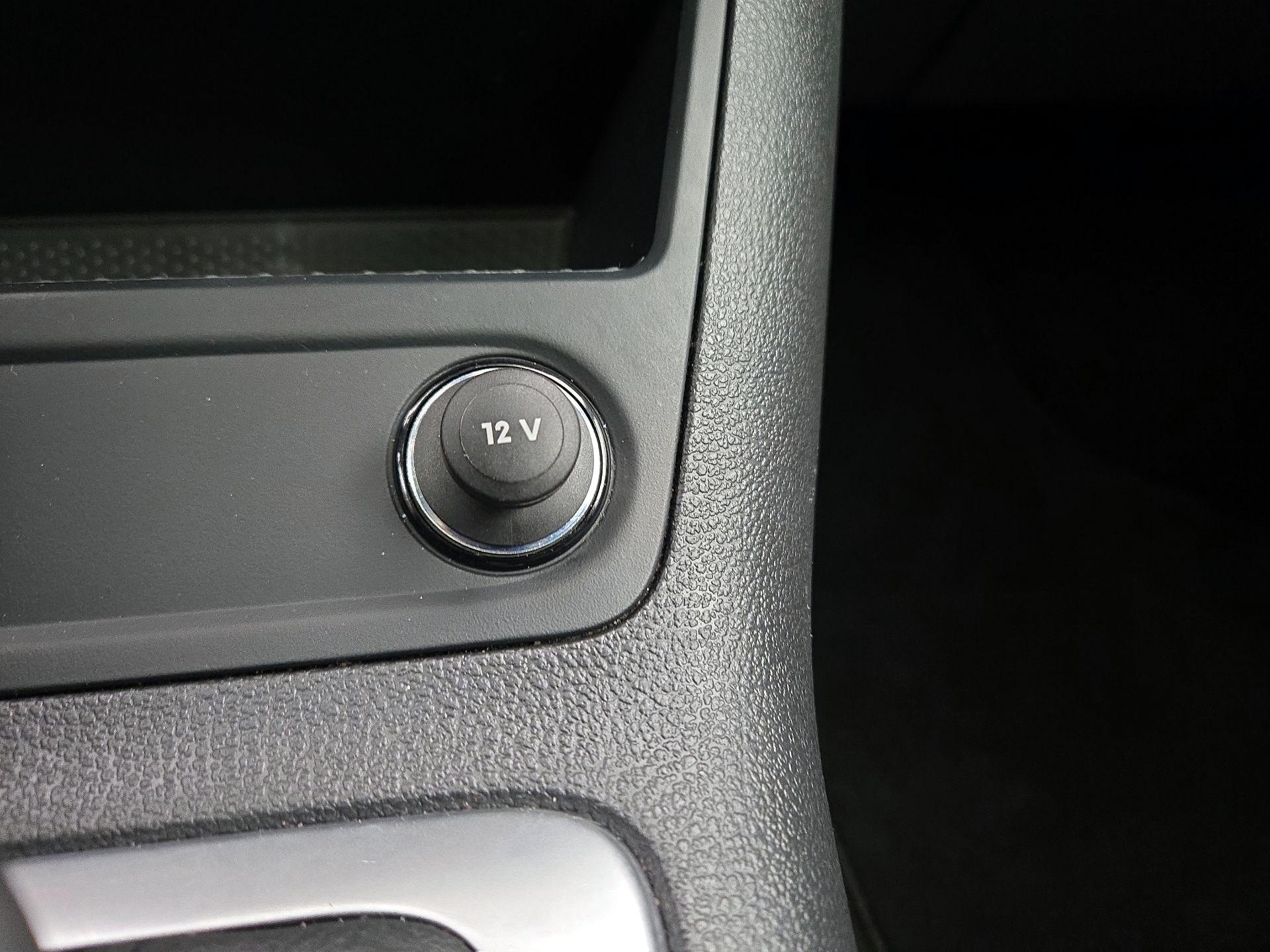Thumbnail: 2015 Volkswagen Tiguan - 18