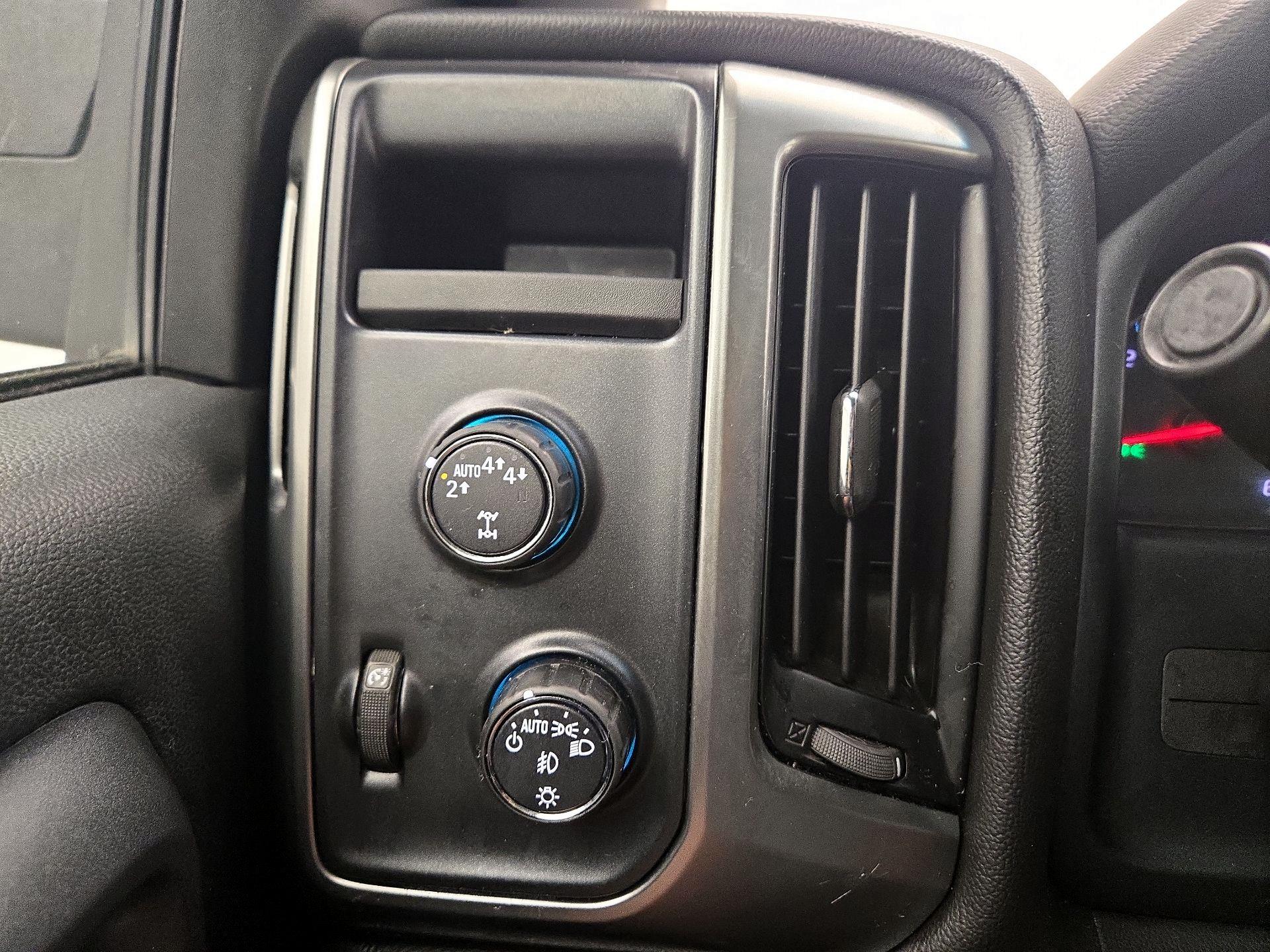 Thumbnail: 2018 Chevrolet Silverado 1500 - 13