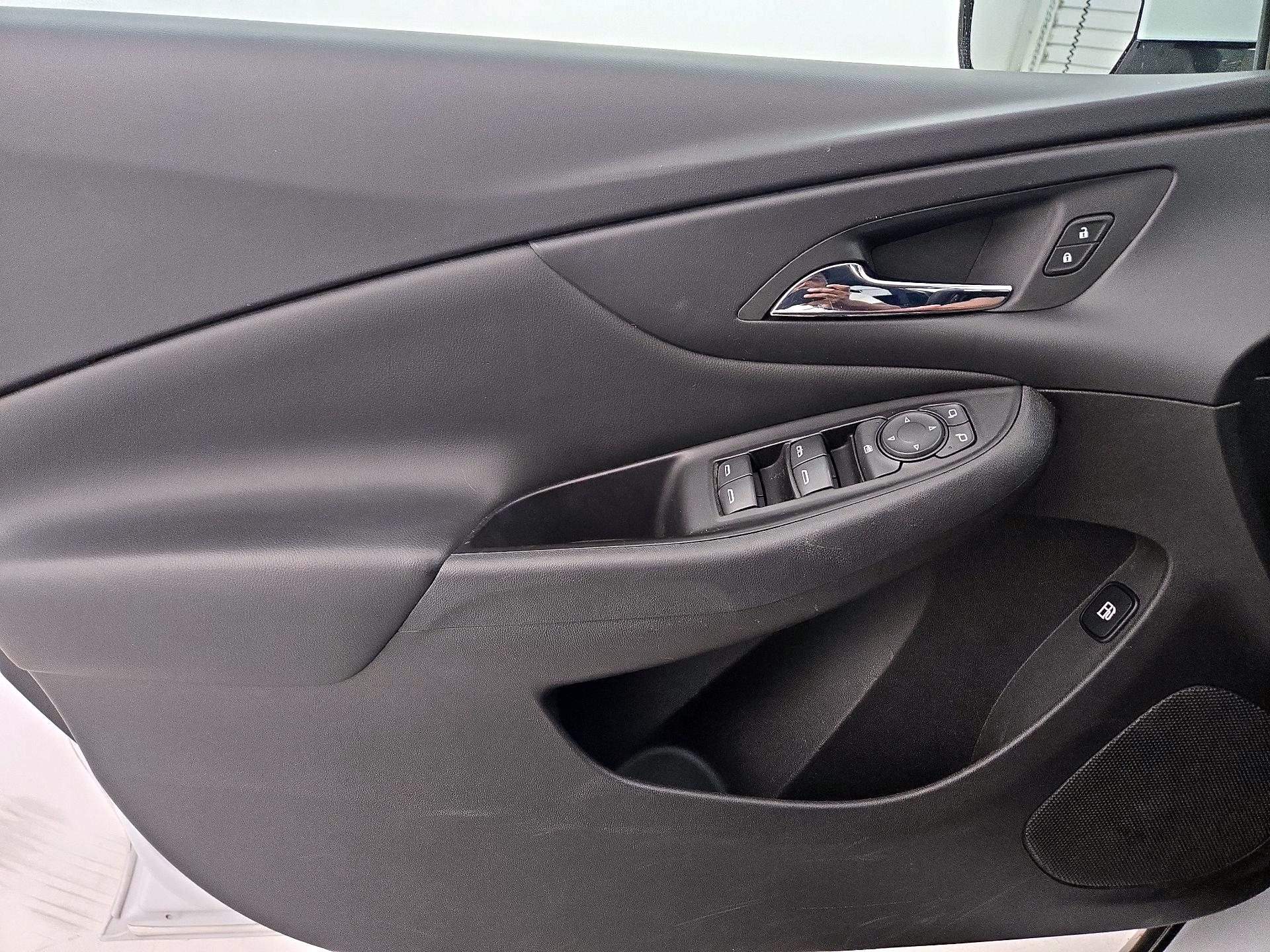 Thumbnail: 2017 Chevrolet Volt - 12
