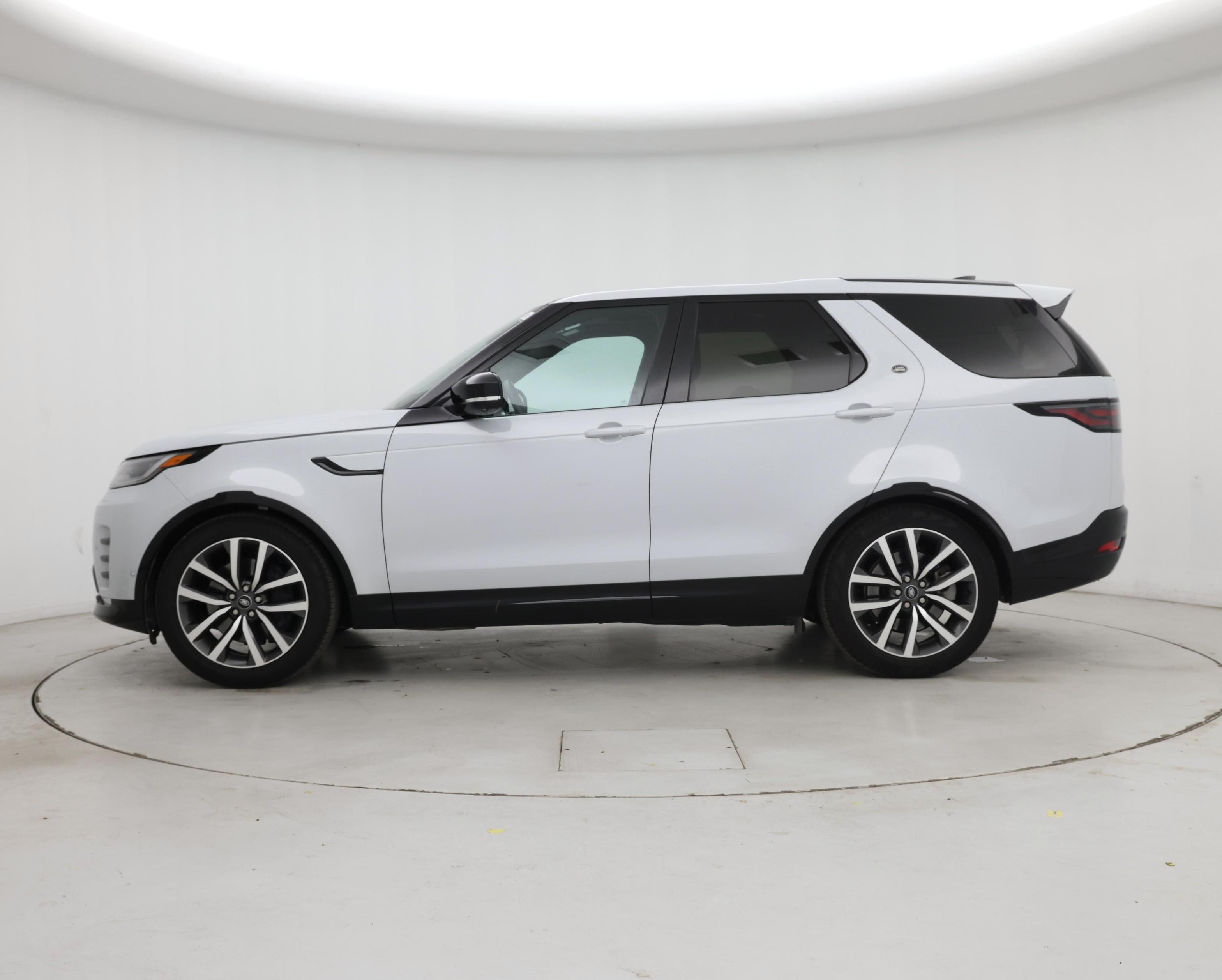 Thumbnail: 2023 Land Rover Discovery - 3