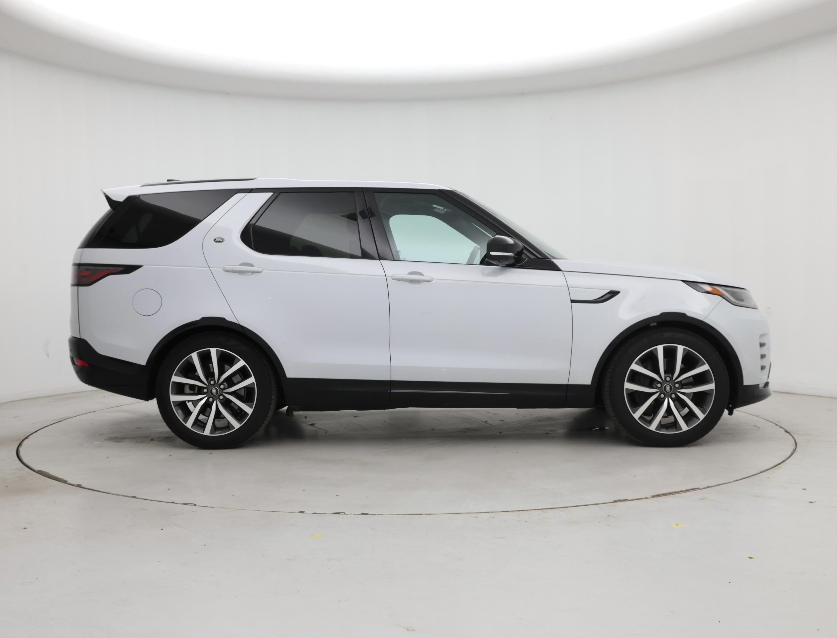 Thumbnail: 2023 Land Rover Discovery - 7