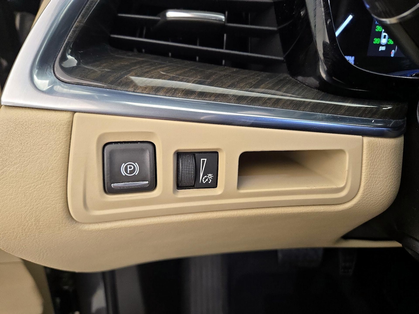 2018 Cadillac XT5 Base - Photo 14