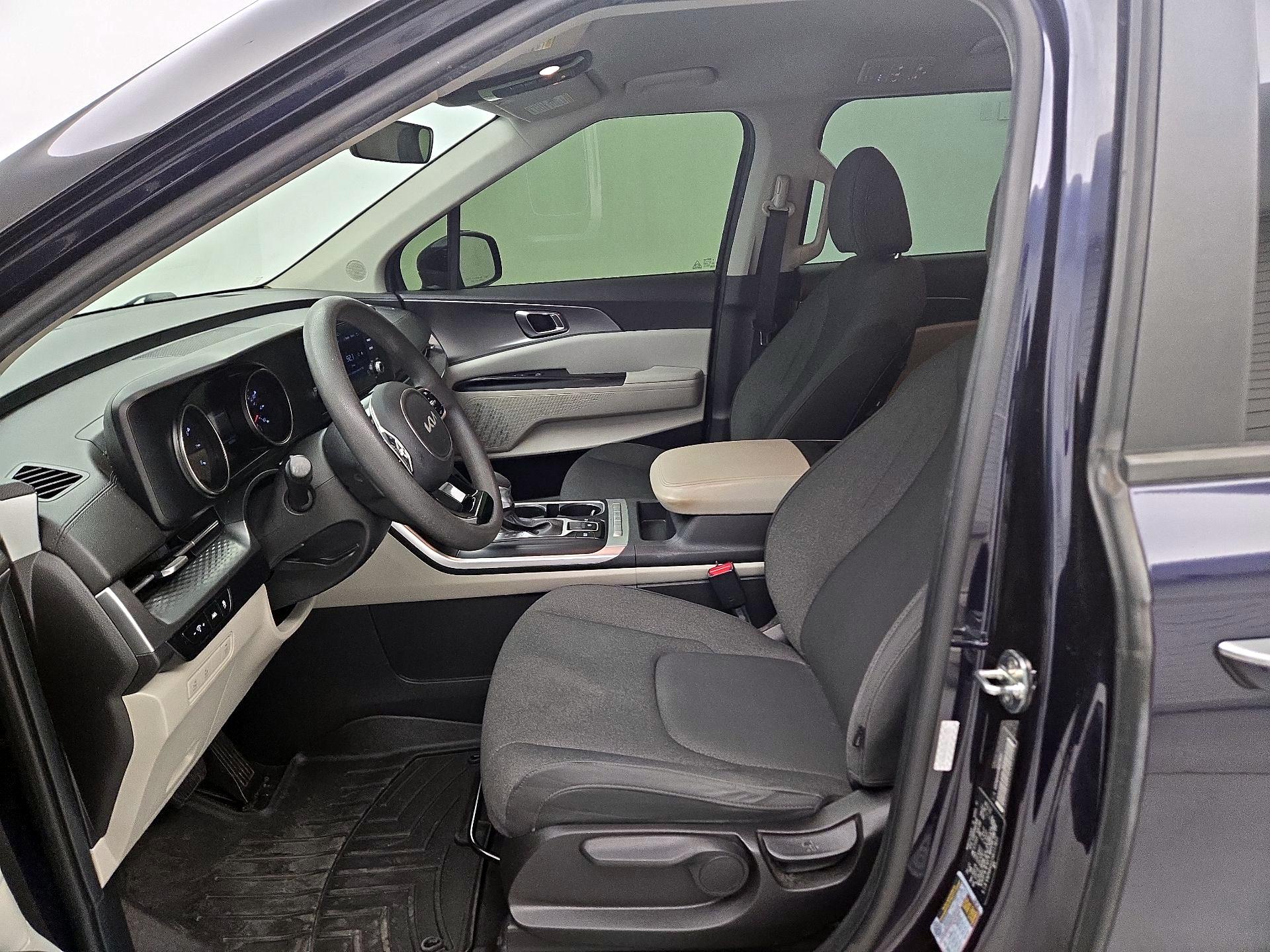 Thumbnail: 2022 Kia Carnival - 11