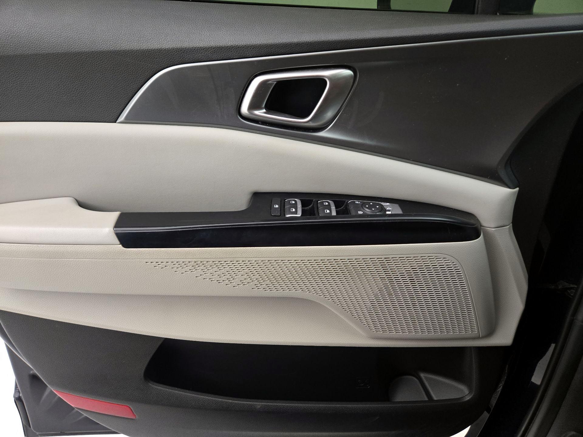 Thumbnail: 2022 Kia Carnival - 12