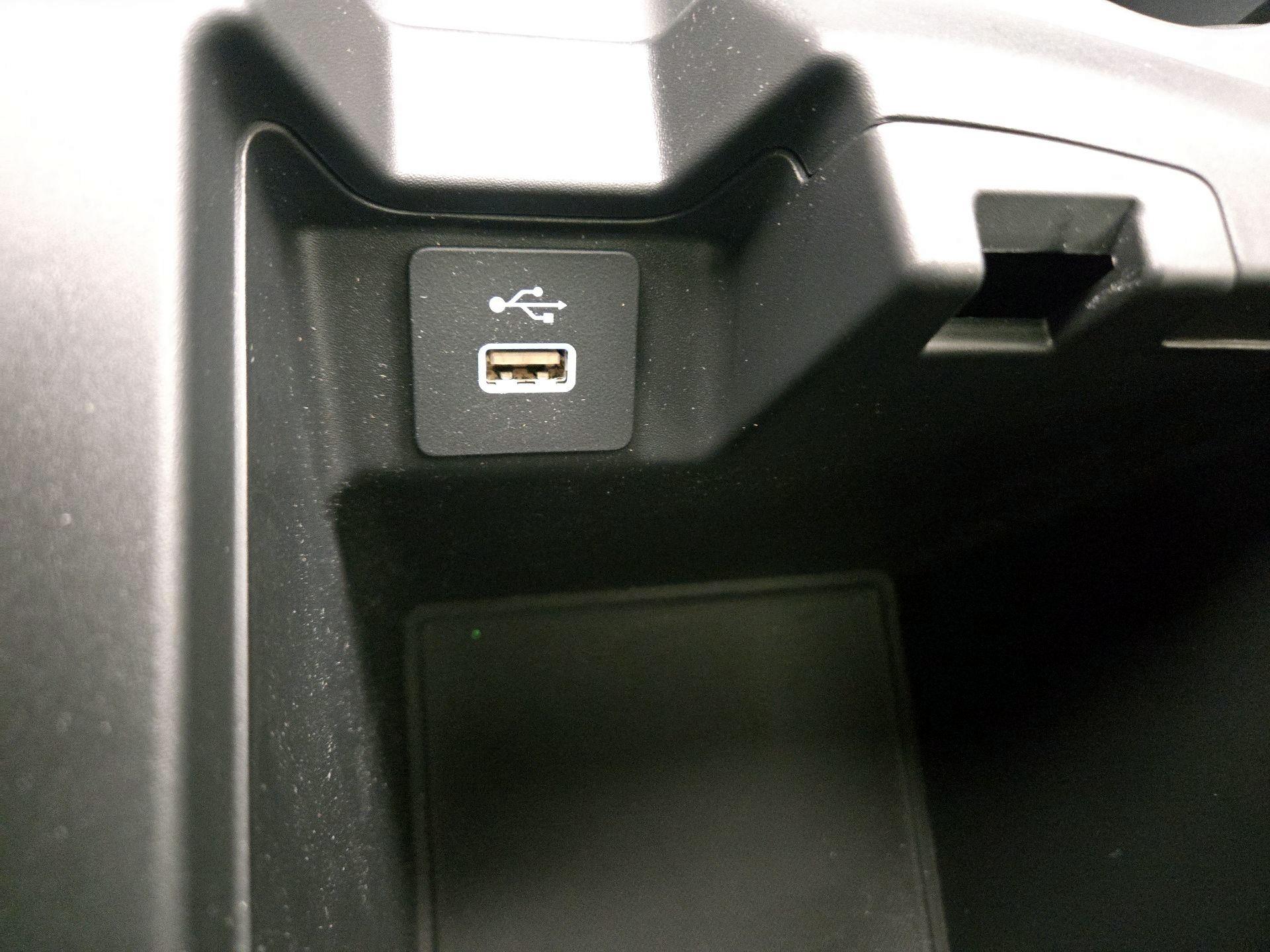 Thumbnail: 2025 Acura RDX - 18