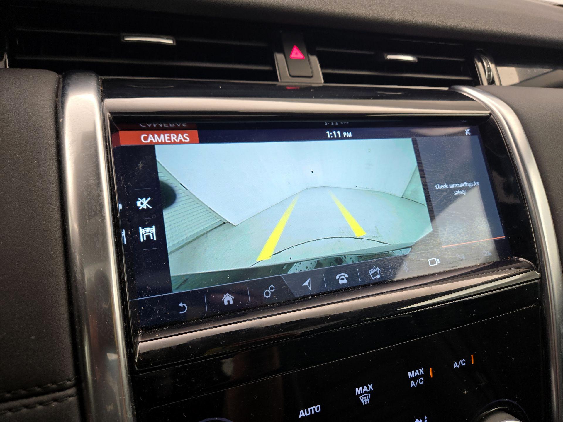 Thumbnail: 2020 Land Rover Discovery Sport - 14
