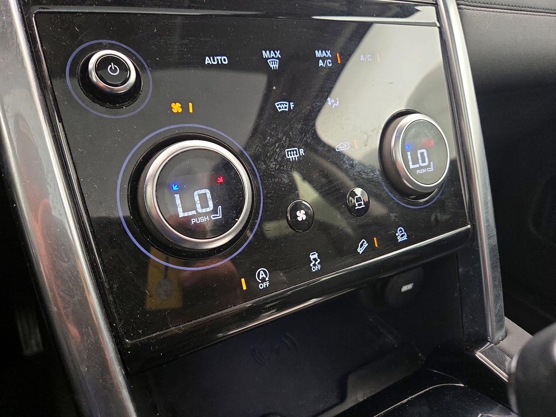 Thumbnail: 2020 Land Rover Discovery Sport - 16