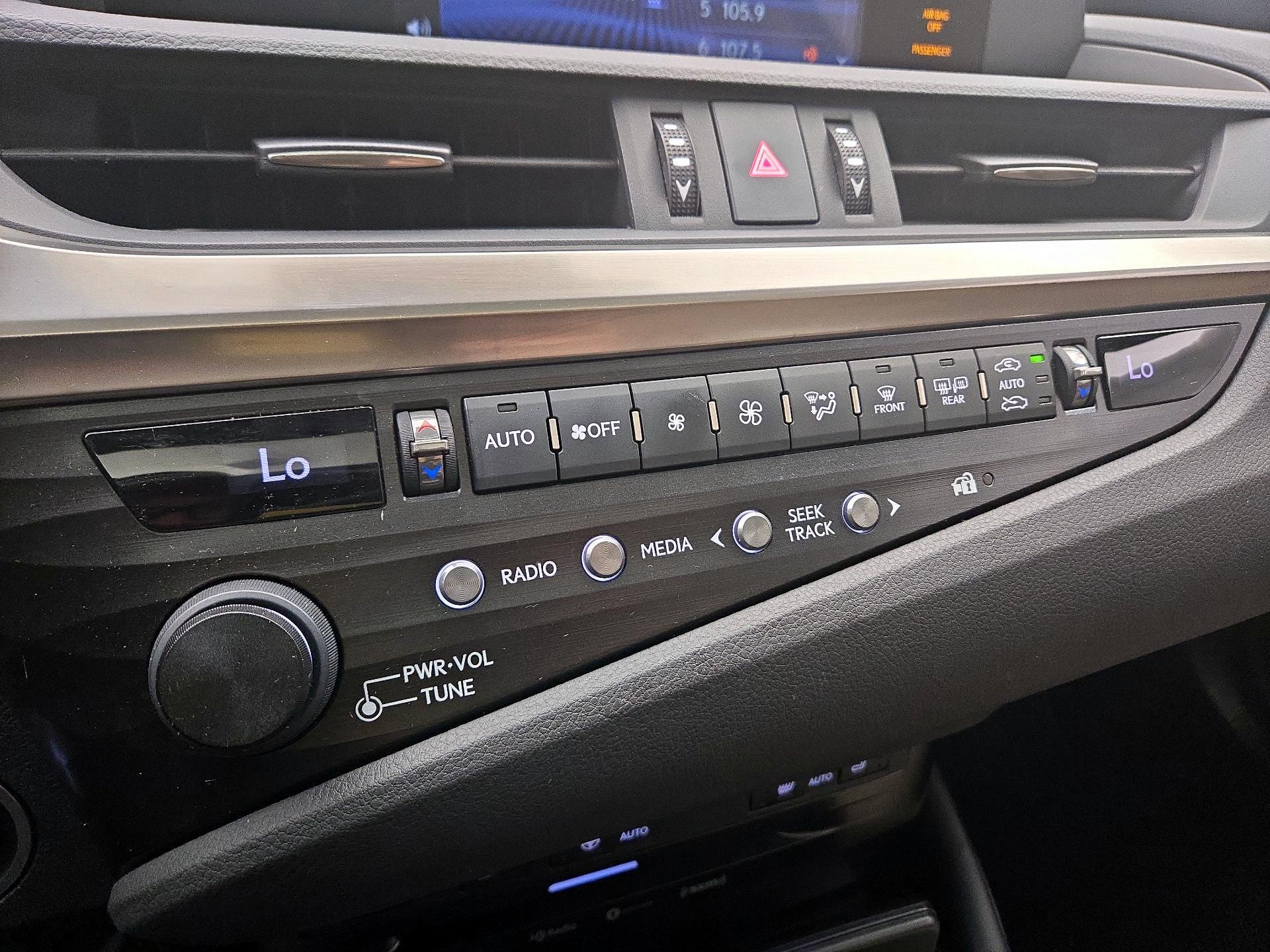 Thumbnail: 2019 Lexus ES - 16