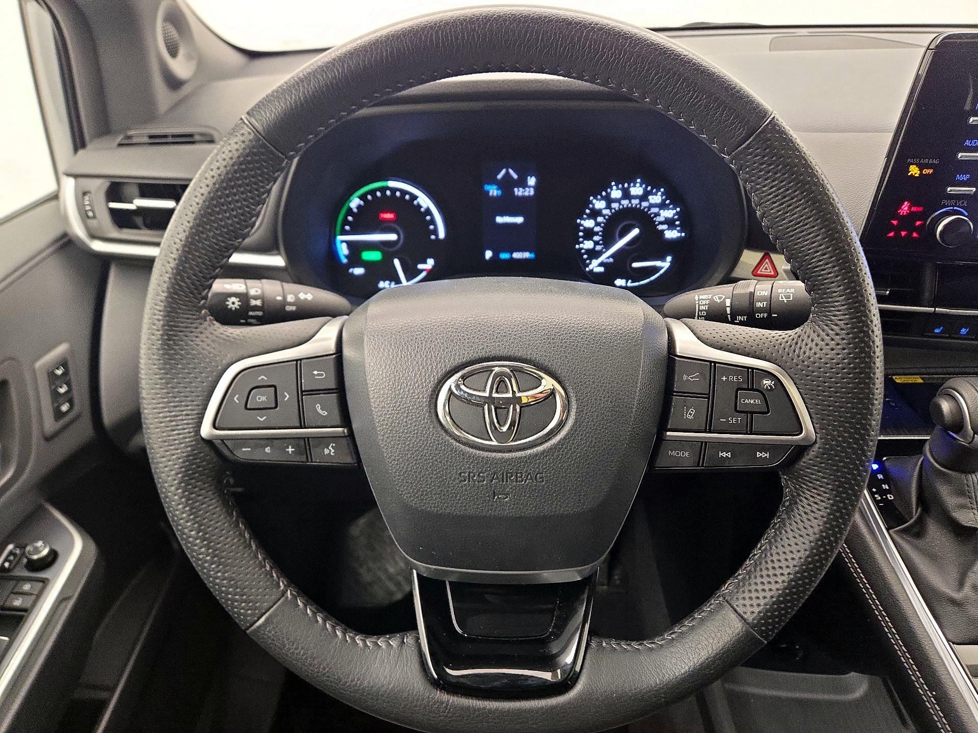 Thumbnail: 2023 Toyota Sienna - 10