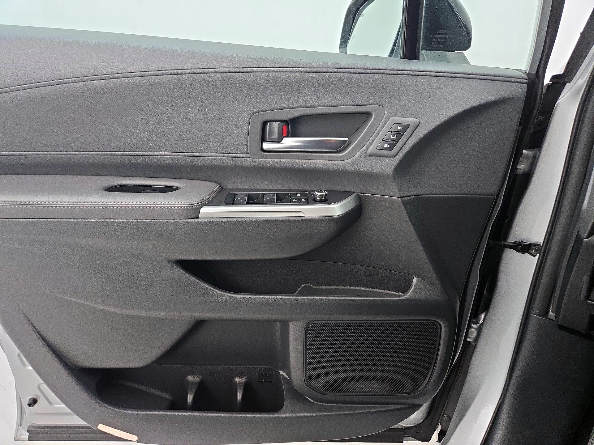 Thumbnail: 2023 Toyota Sienna - 12