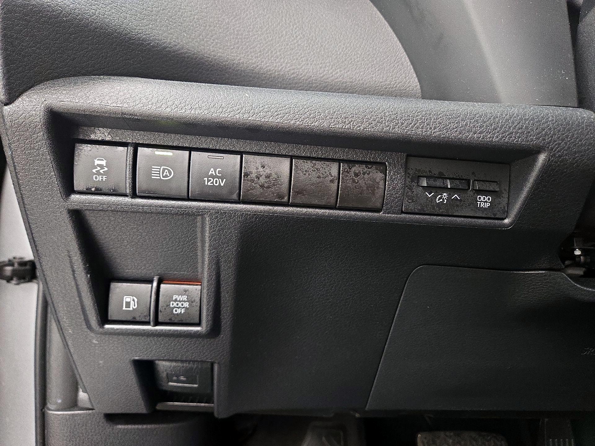 Thumbnail: 2023 Toyota Sienna - 13