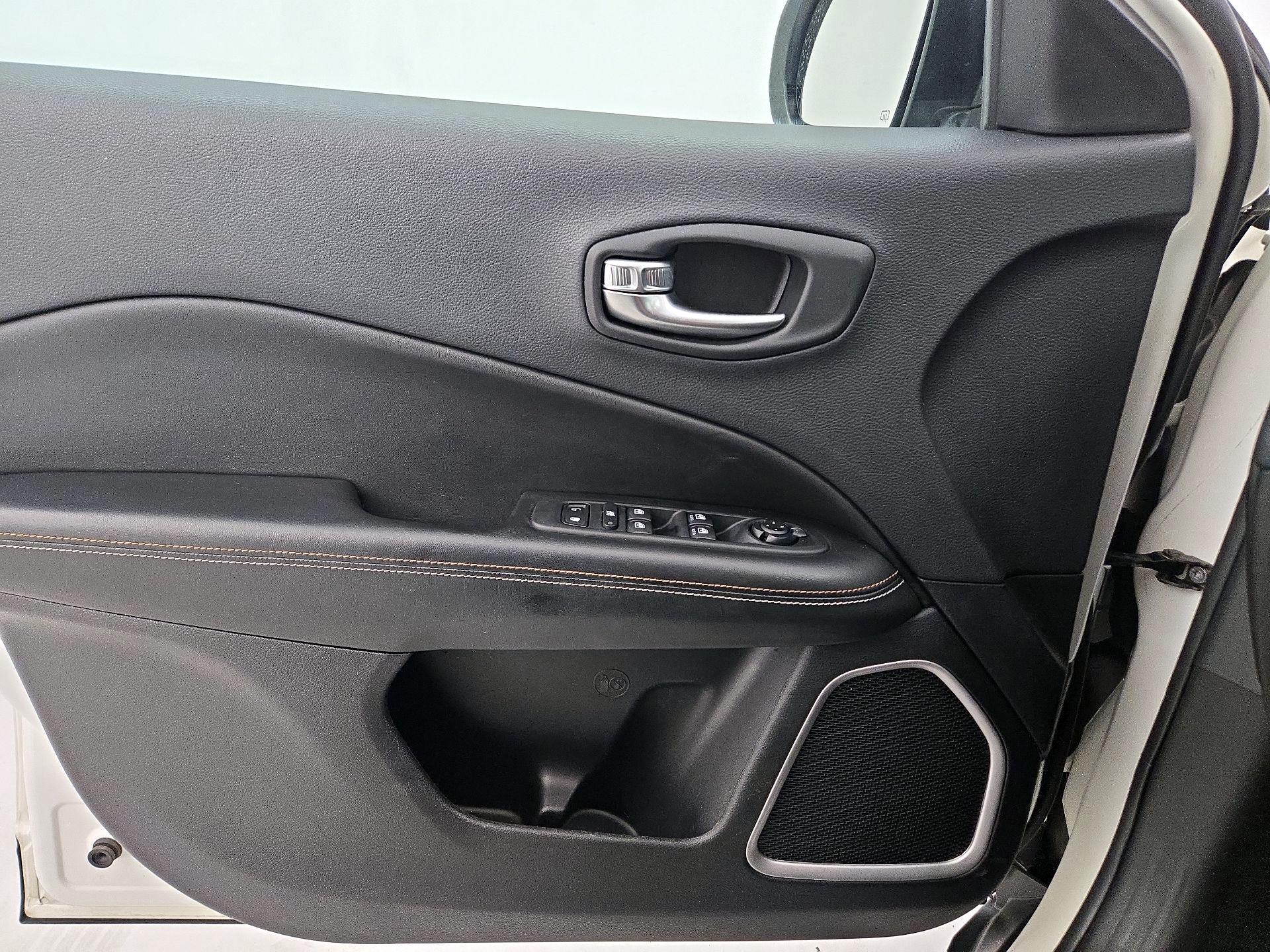 Thumbnail: 2018 Jeep Compass - 12