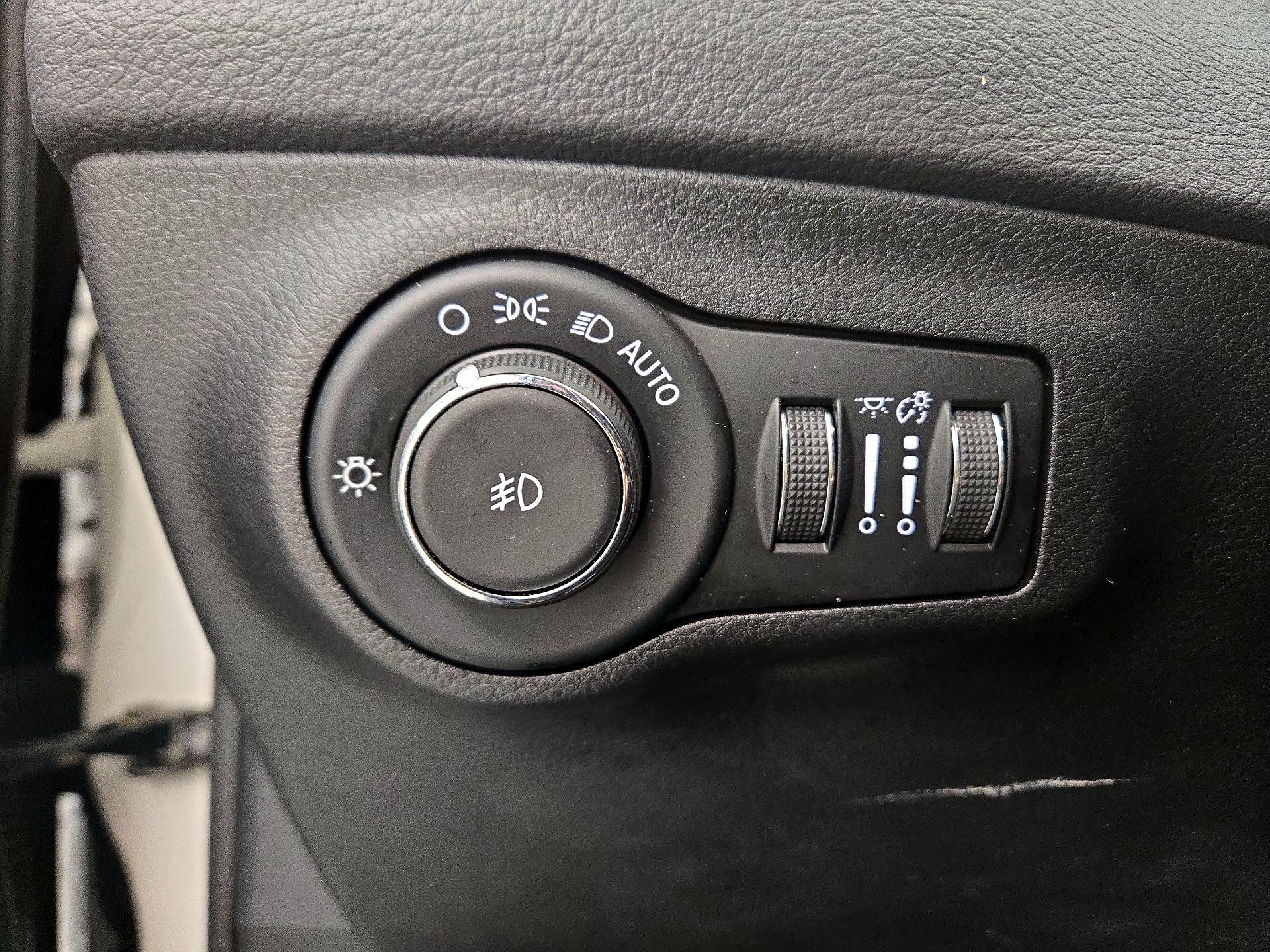 Thumbnail: 2018 Jeep Compass - 13