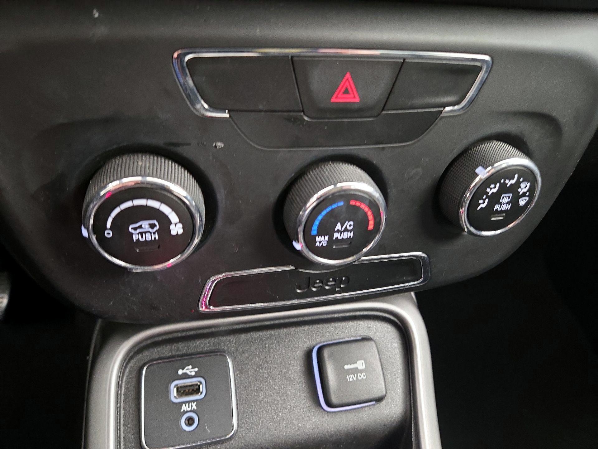 Thumbnail: 2018 Jeep Compass - 16