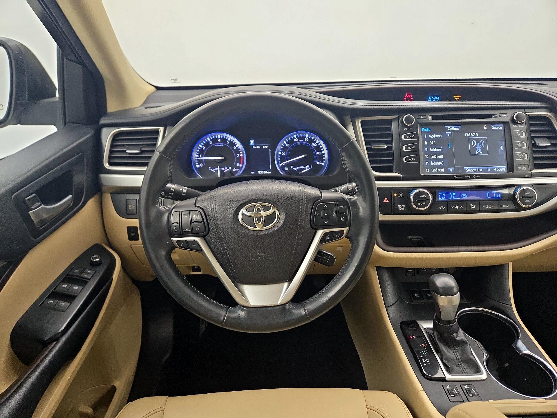 Thumbnail: 2017 Toyota Highlander - 10