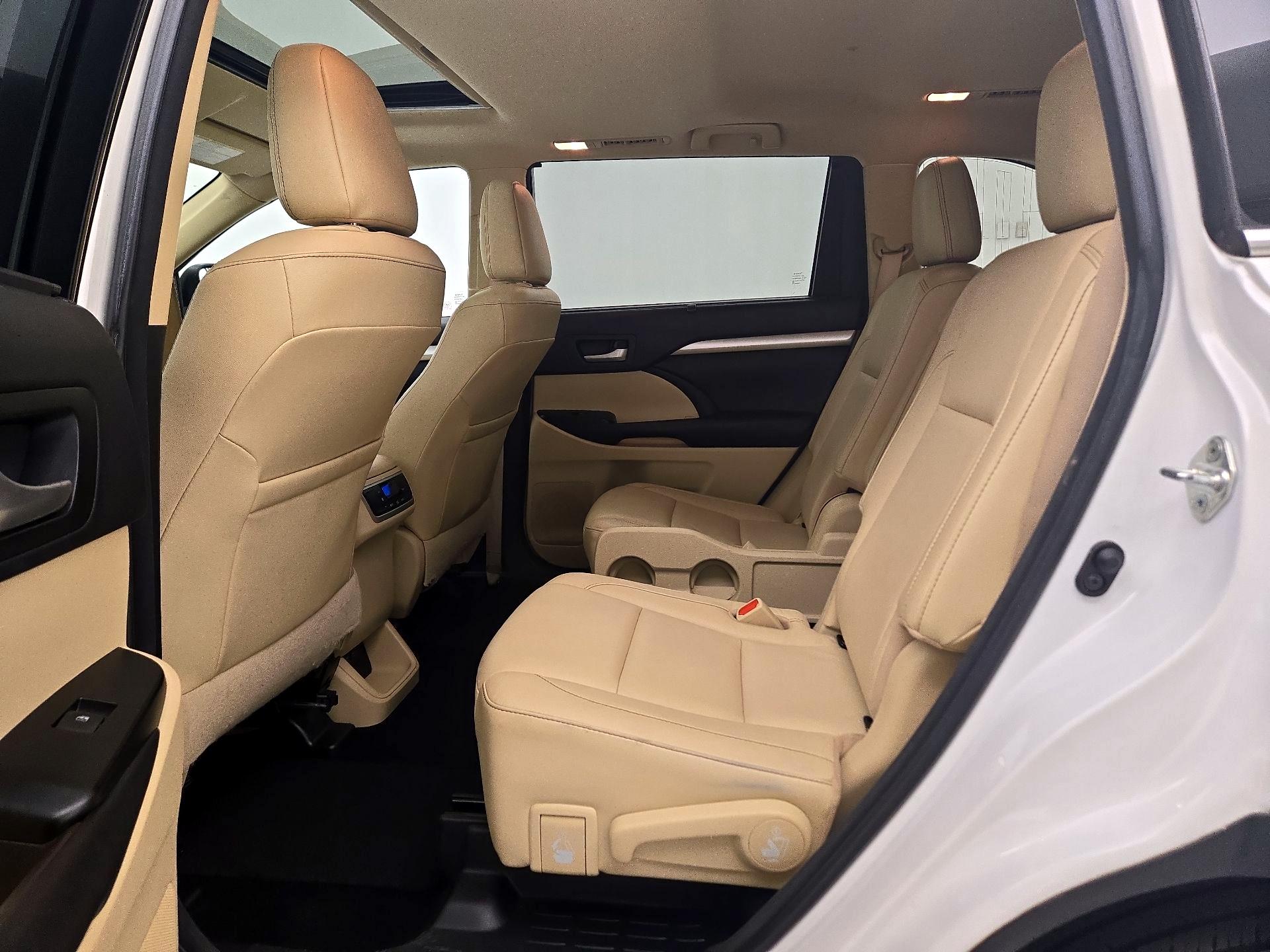 Thumbnail: 2017 Toyota Highlander - 20