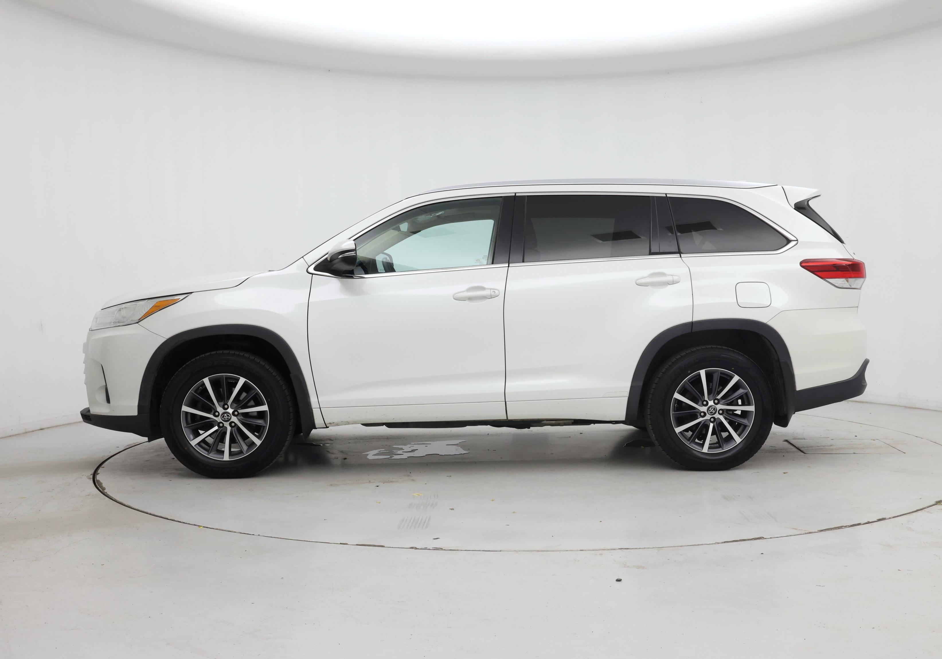 Thumbnail: 2017 Toyota Highlander - 3