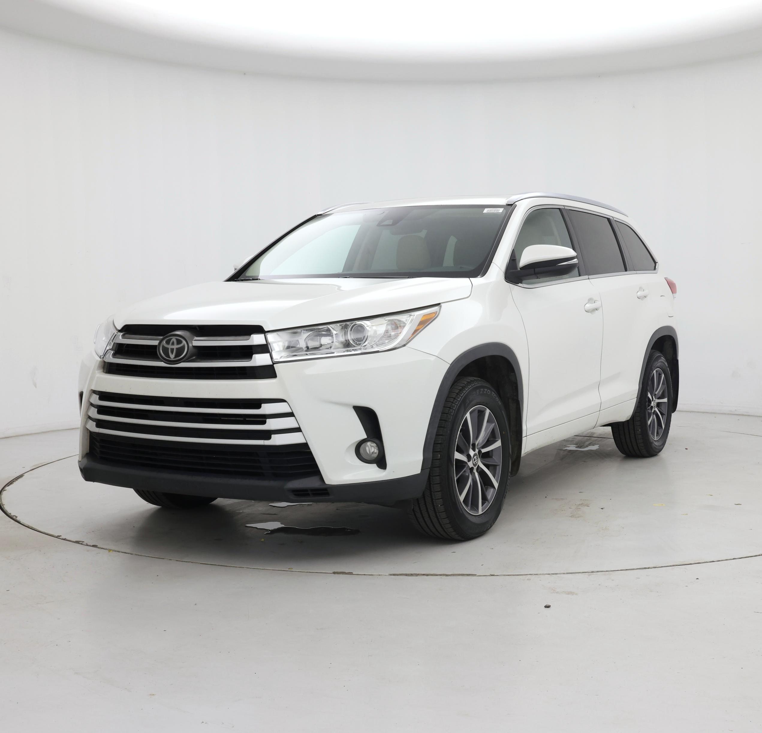 Thumbnail: 2017 Toyota Highlander - 4
