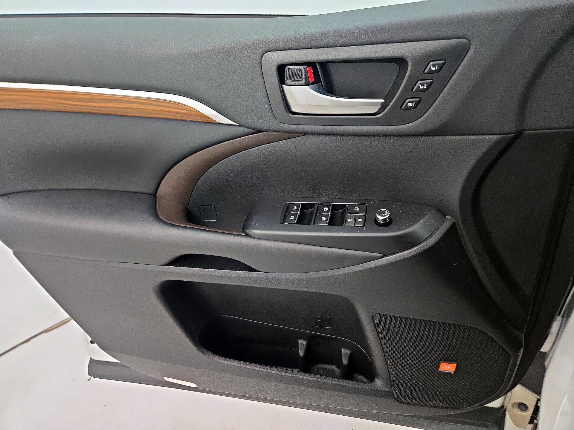 Thumbnail: 2019 Toyota Highlander - 12