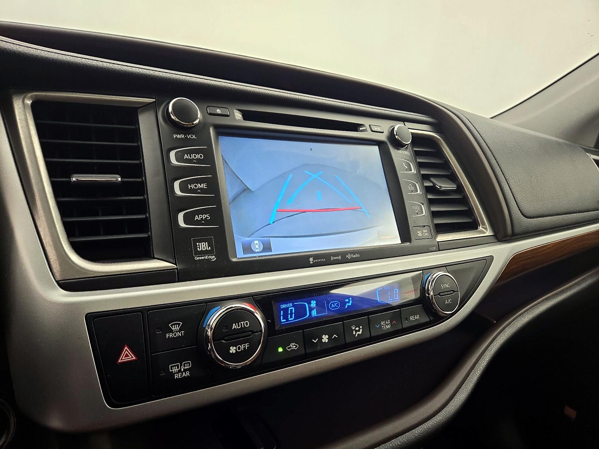 Thumbnail: 2019 Toyota Highlander - 15