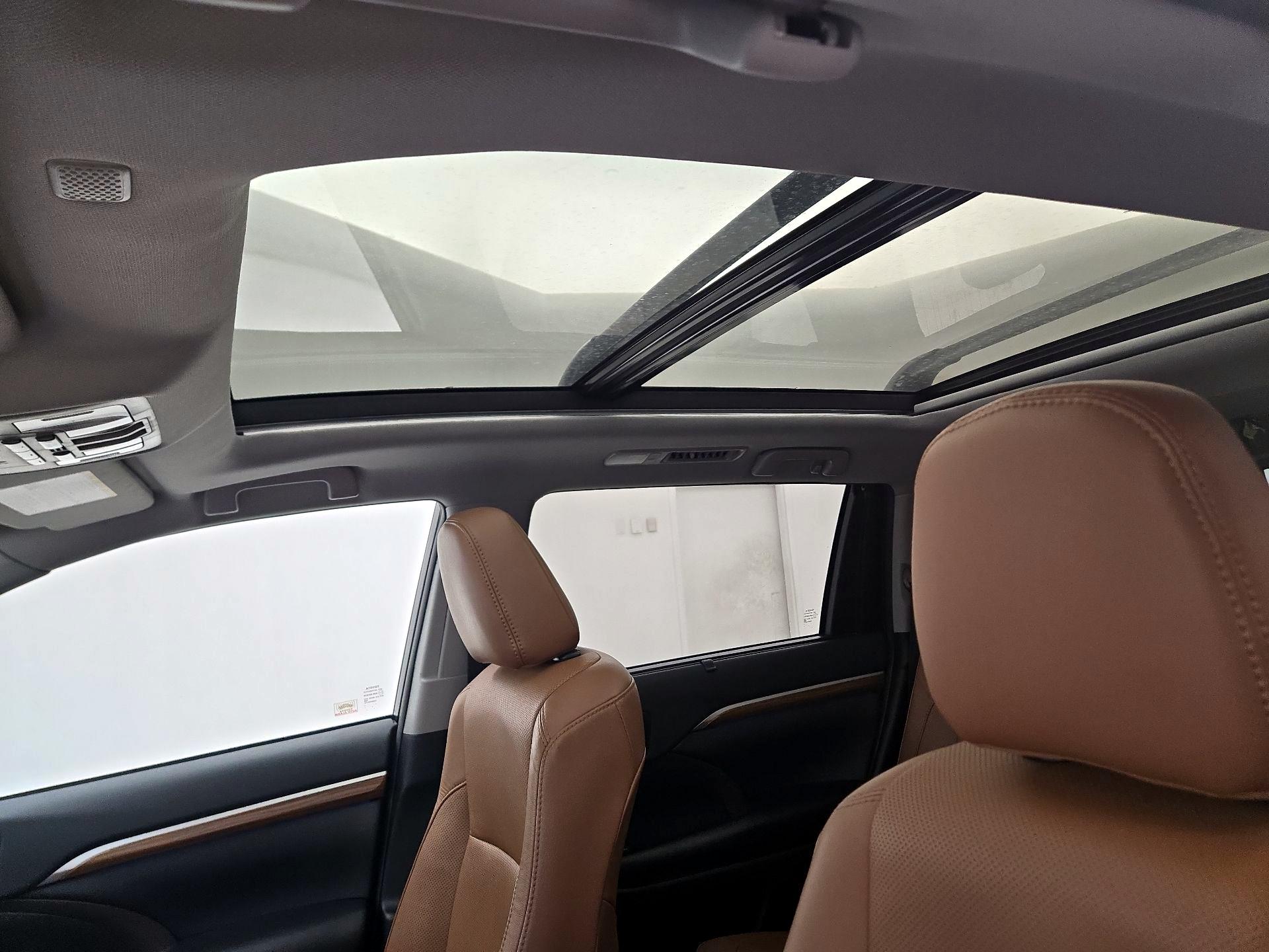 Thumbnail: 2019 Toyota Highlander - 20