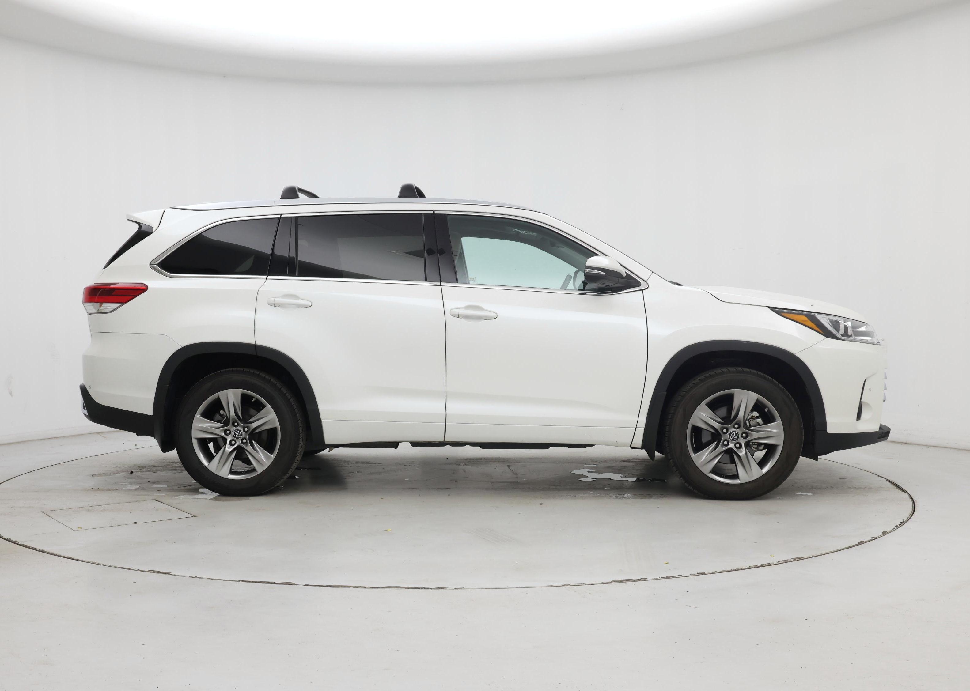 Thumbnail: 2019 Toyota Highlander - 7