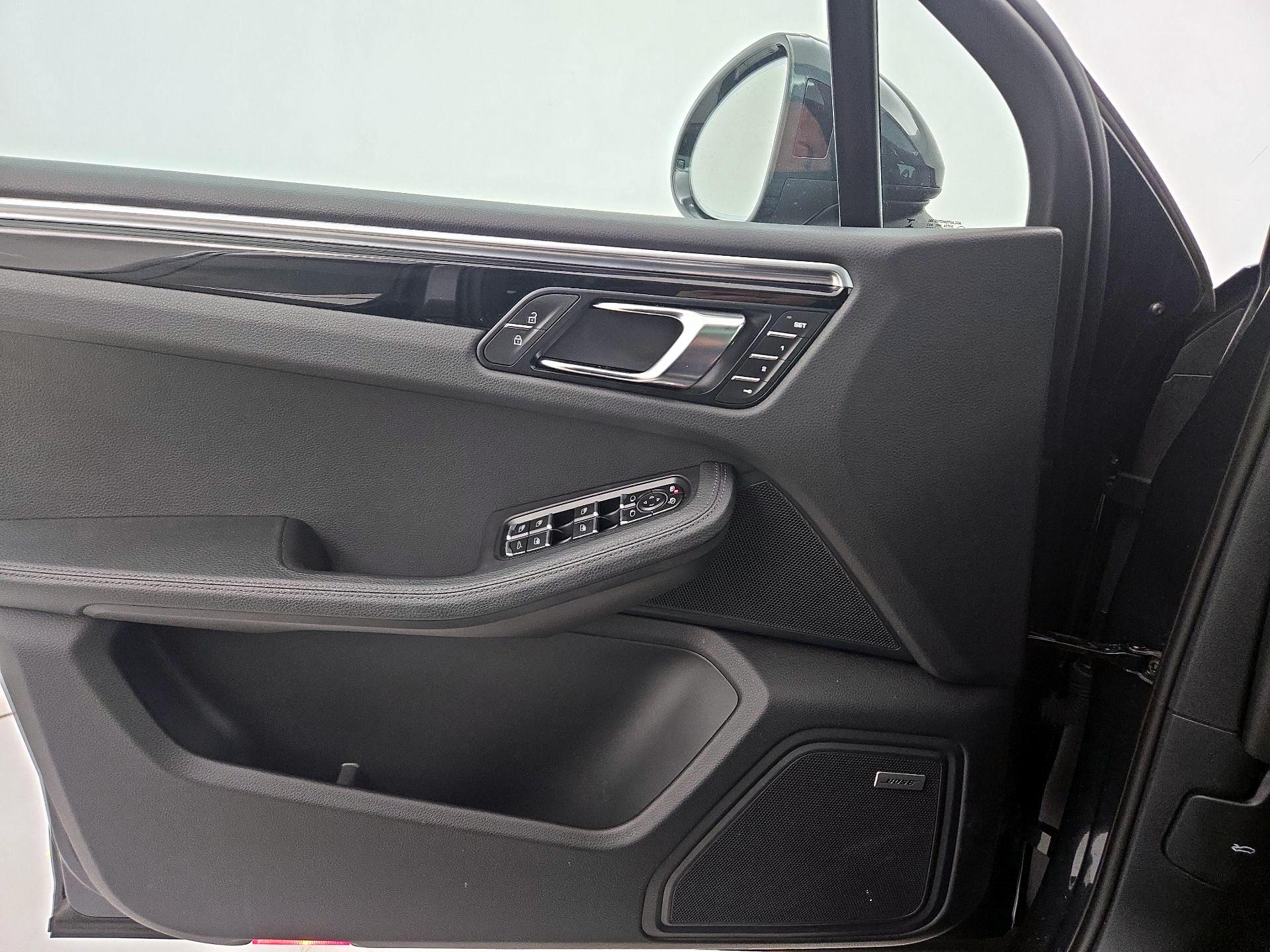 Thumbnail: 2021 Porsche Macan - 12