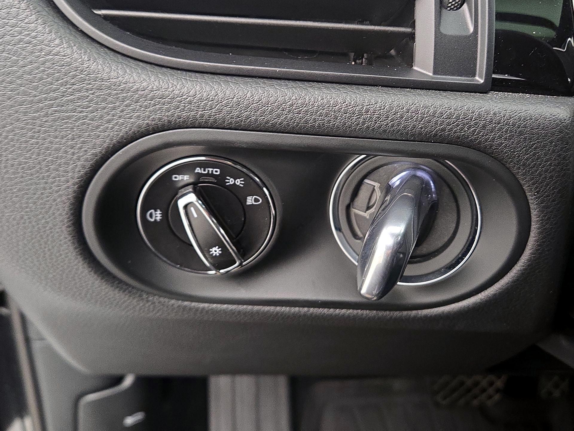 Thumbnail: 2021 Porsche Macan - 13